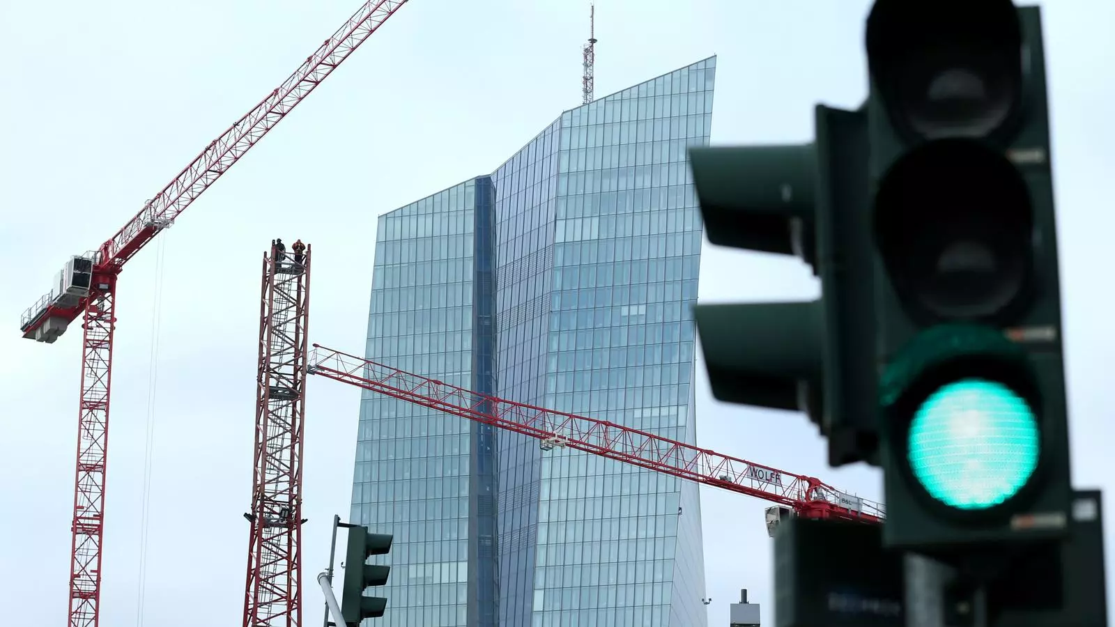 La seu a Frankfurt del BCE, que ha donat llum verda a abolir els topalls per comprar deute dels països de la zona euro.