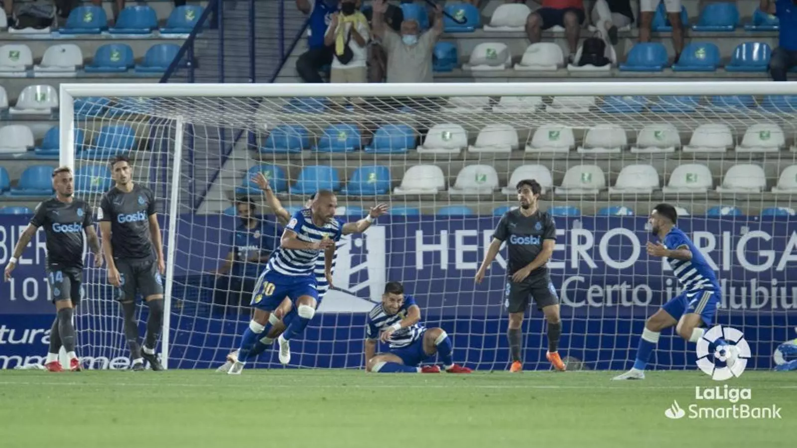 Yuri, celebrant el primer gol de la Ponferradina
