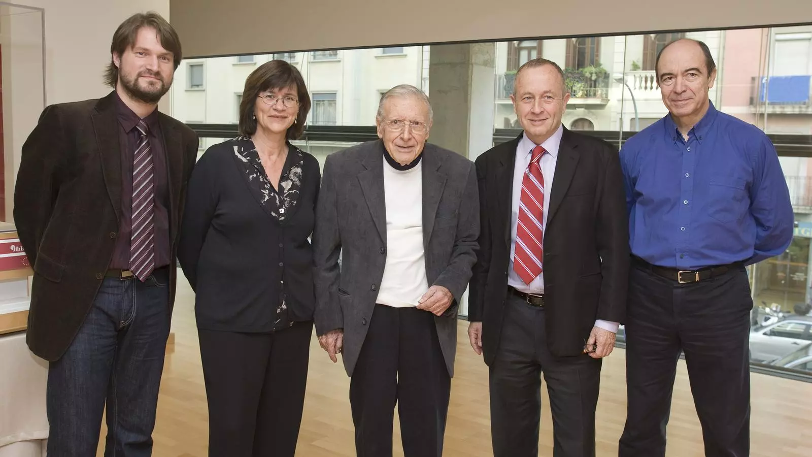 Els doctors Compta, Martí, Tolosa i Martínez, amb el pacient Jaume Torroella (al centre)