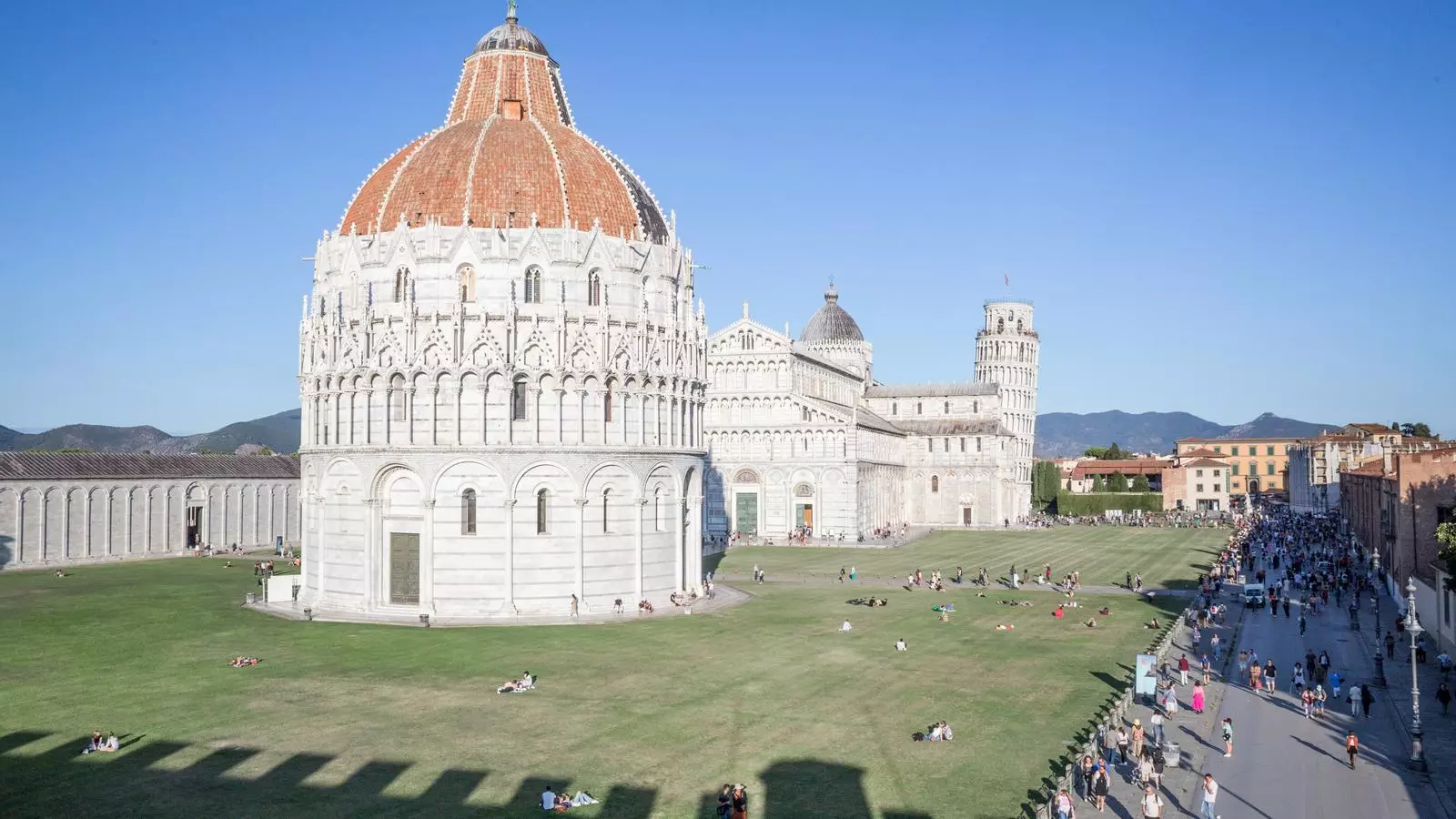 La localitat de Pisa es mundialment famosa per la seva torre inclinada.