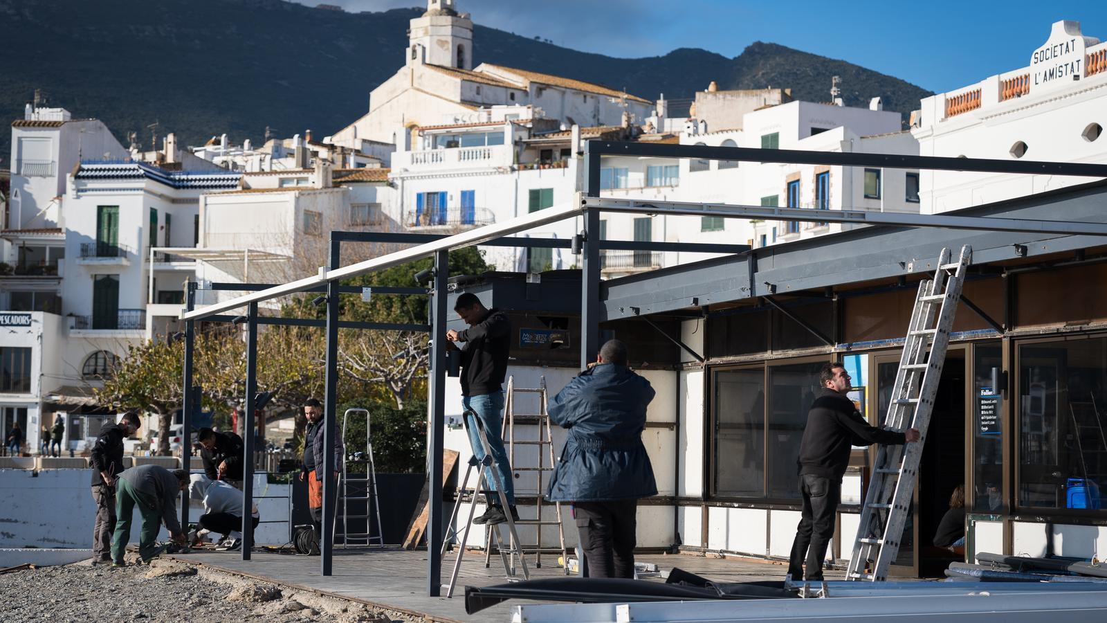 The Boia Bar, in January 2025, when the workers began to remove lights, furniture and refrigerators from the inside