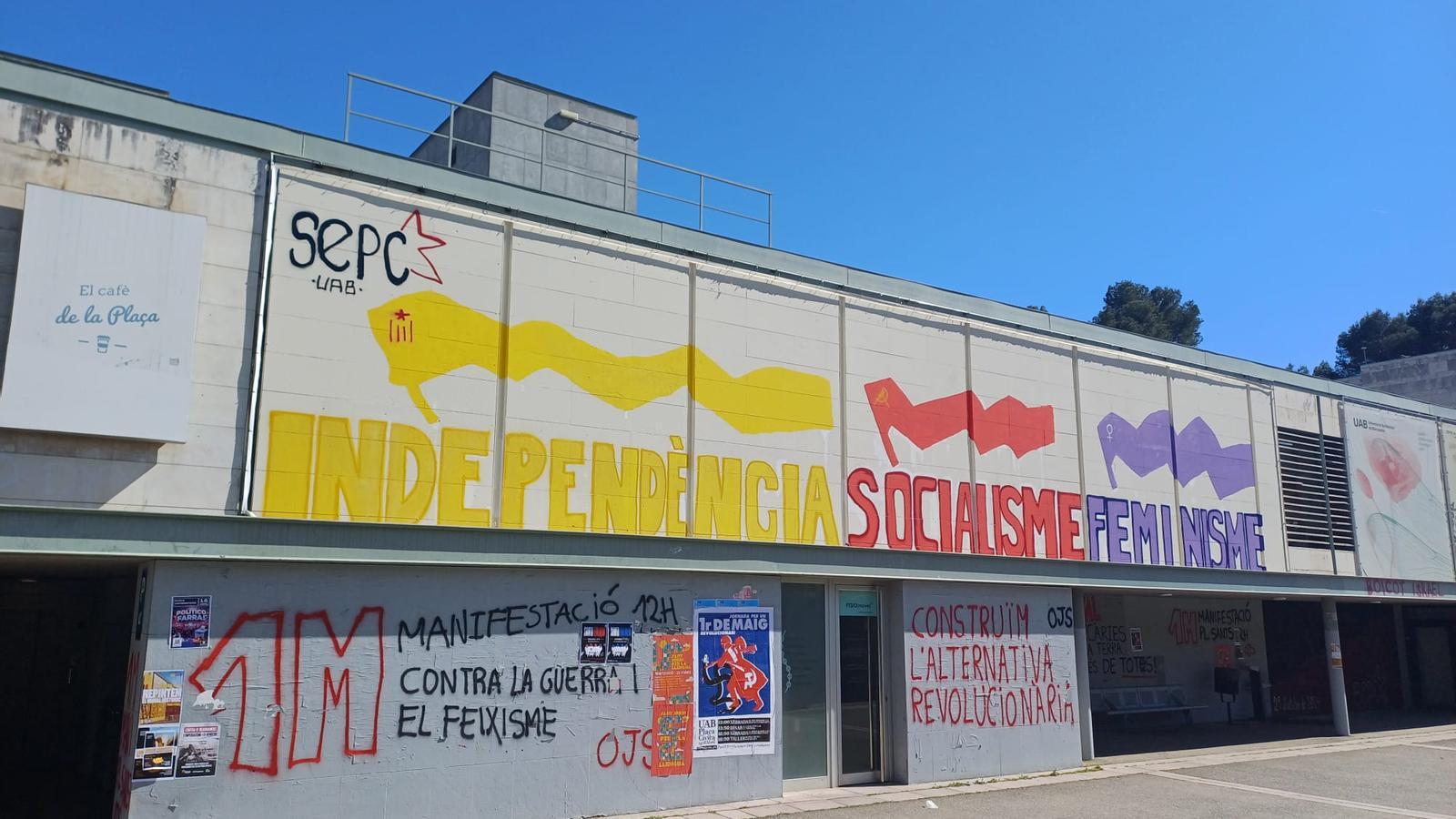 El mural repintat de la UAB