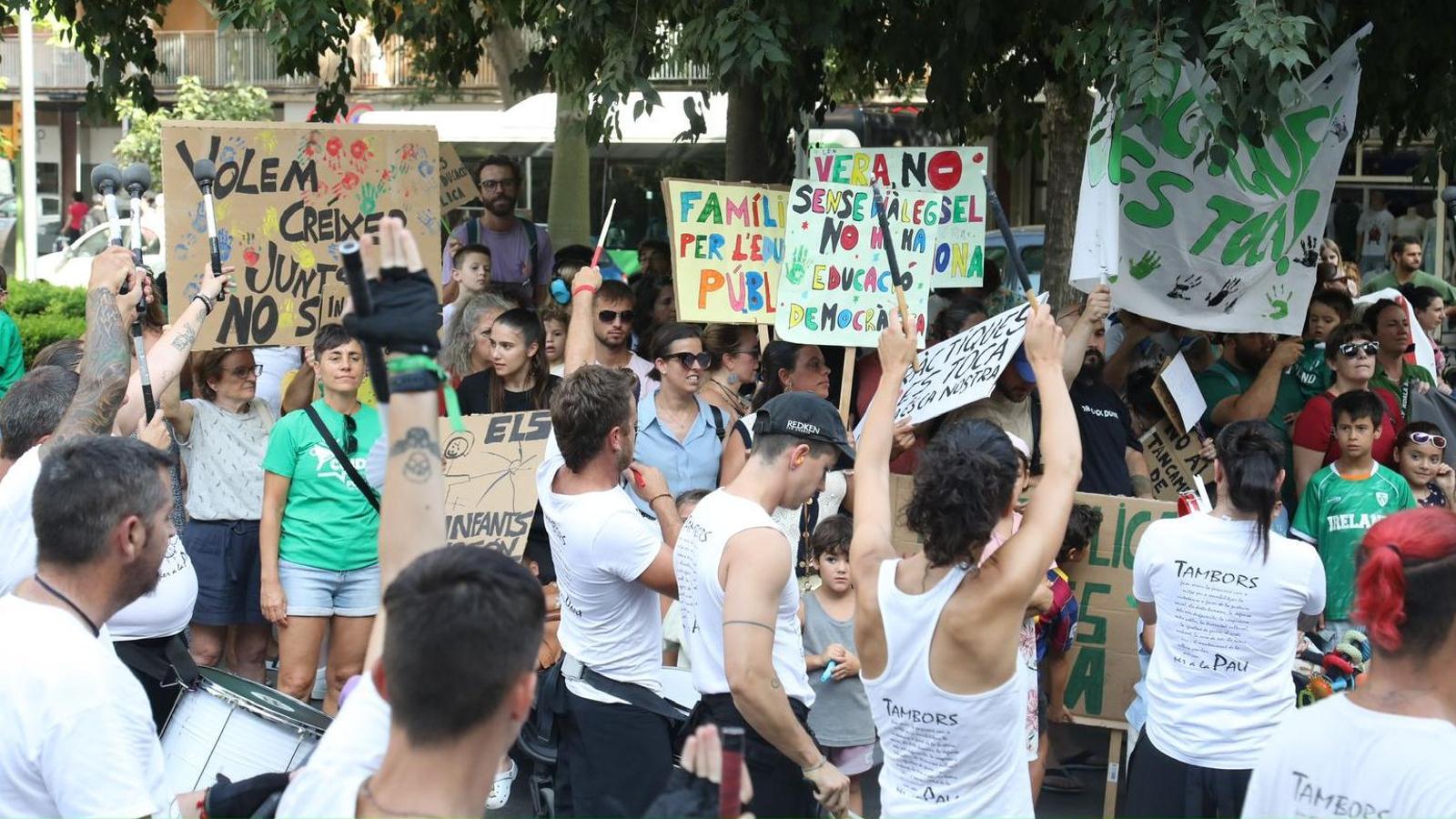 Concentración en la Plaza de París, en defensa de la escuela pública.