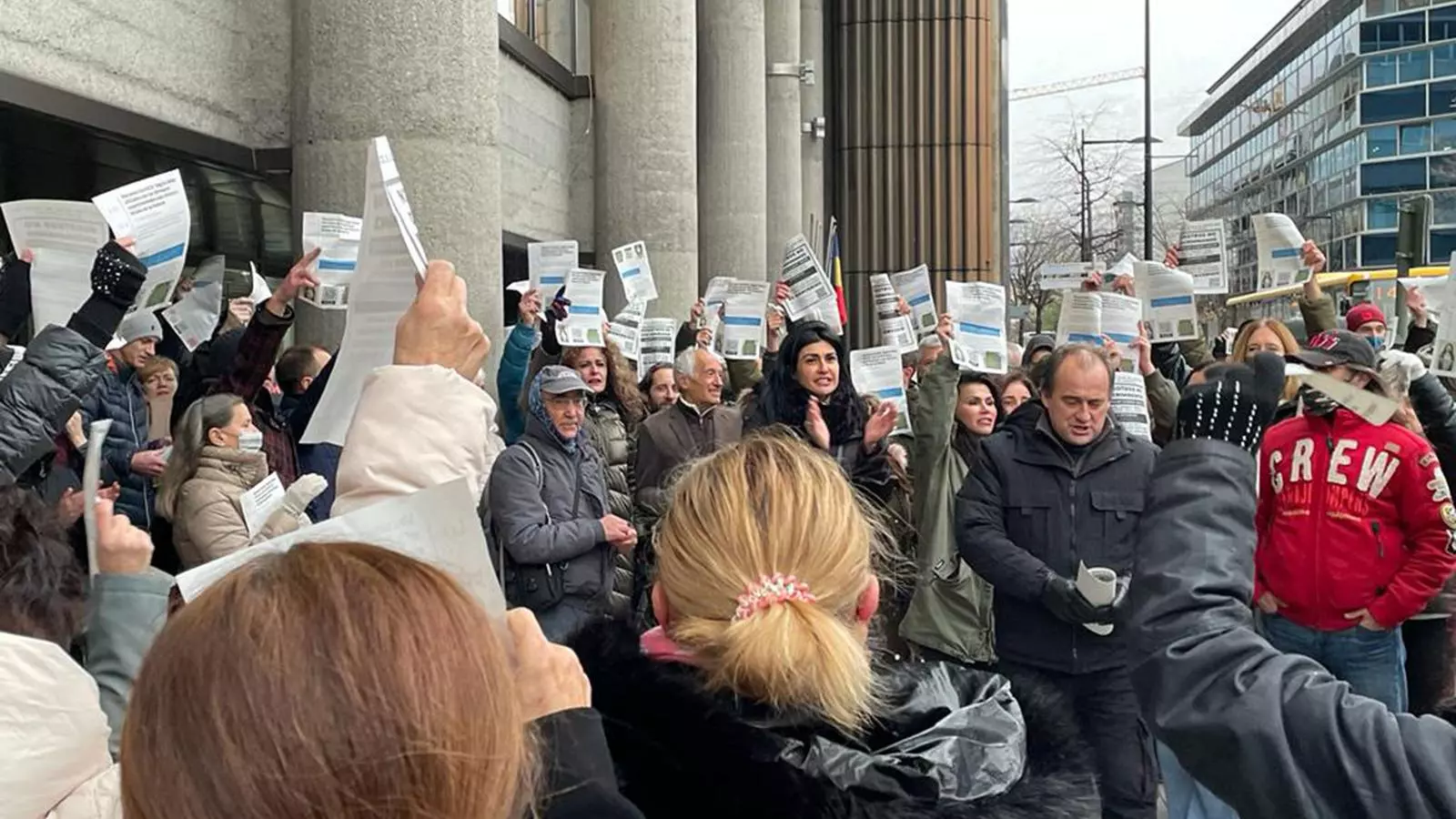 La manifestació contrària al passaport Covid que va tenir lloc aquest dimecres davant l'edifici del Govern.