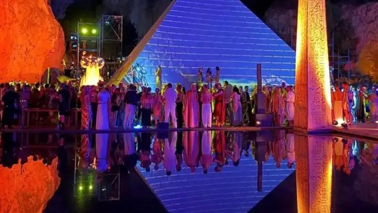 Image of the party.