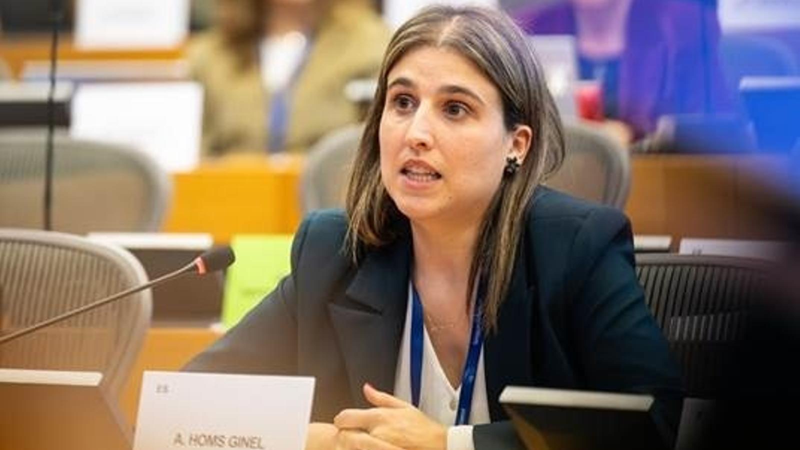 Alicia Homs en el Parlamento.