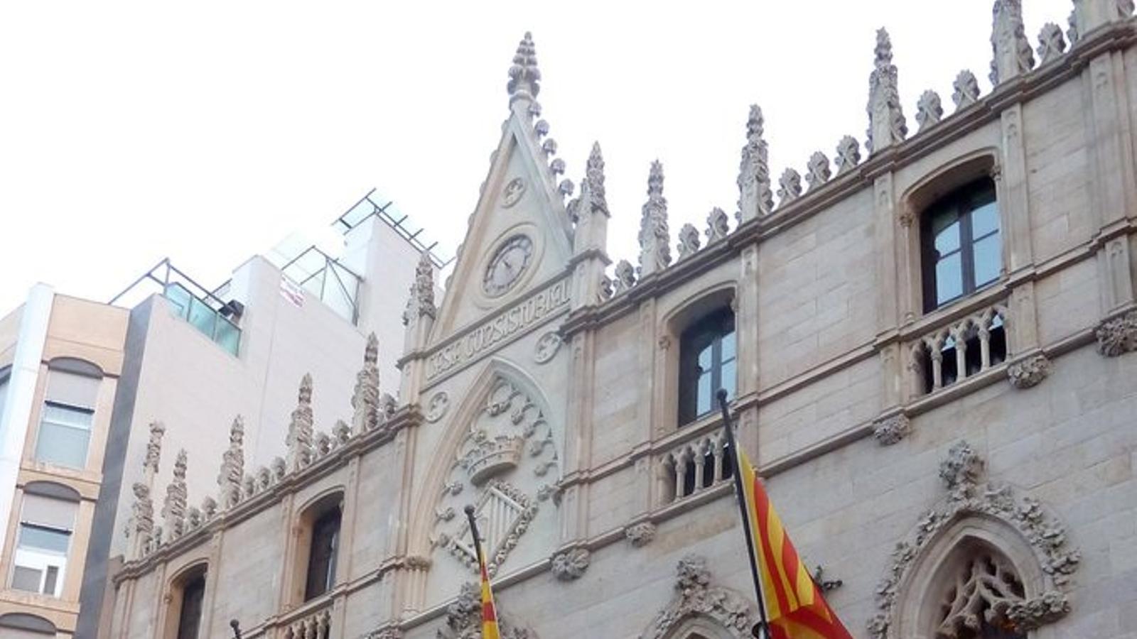 Fachada del ayuntamiento de Terrassa.