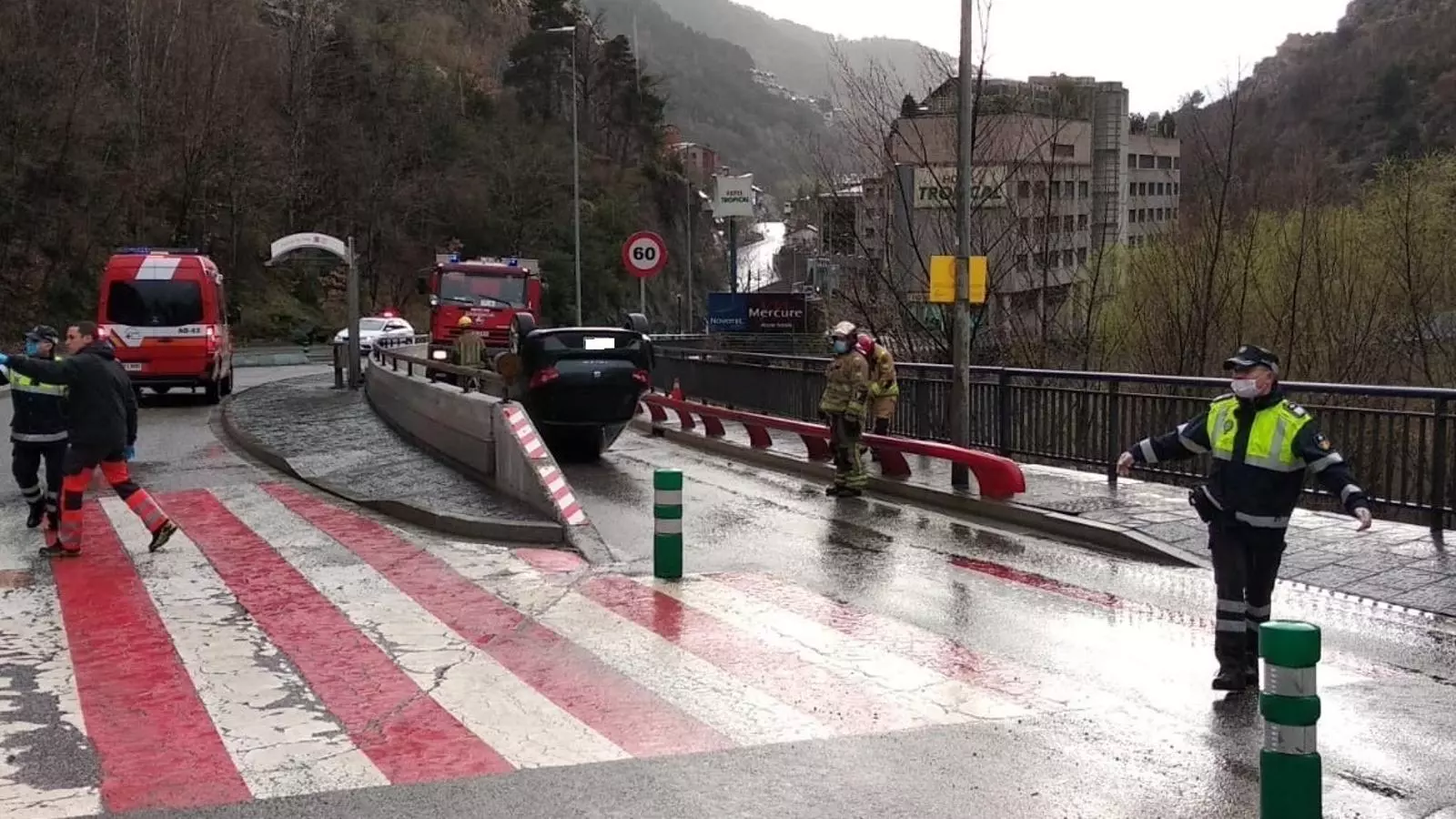 Imatge de l'accident a l'altura de FEDA. / ANDORRA DIFUSIÓ