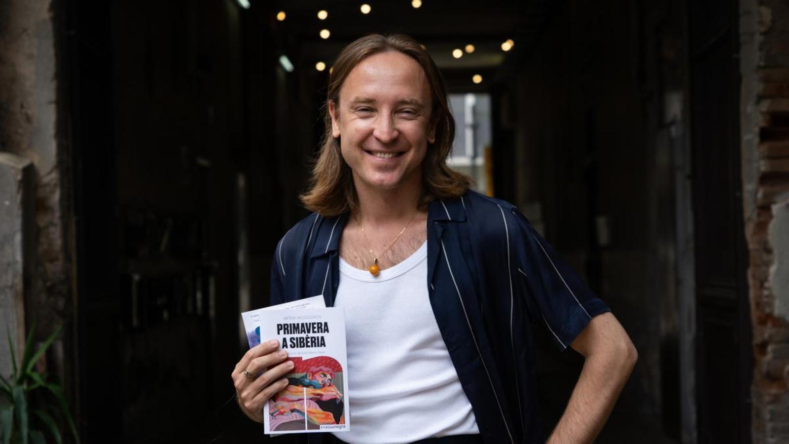 The writer Artem Mozgovoy photographed in Barcelona