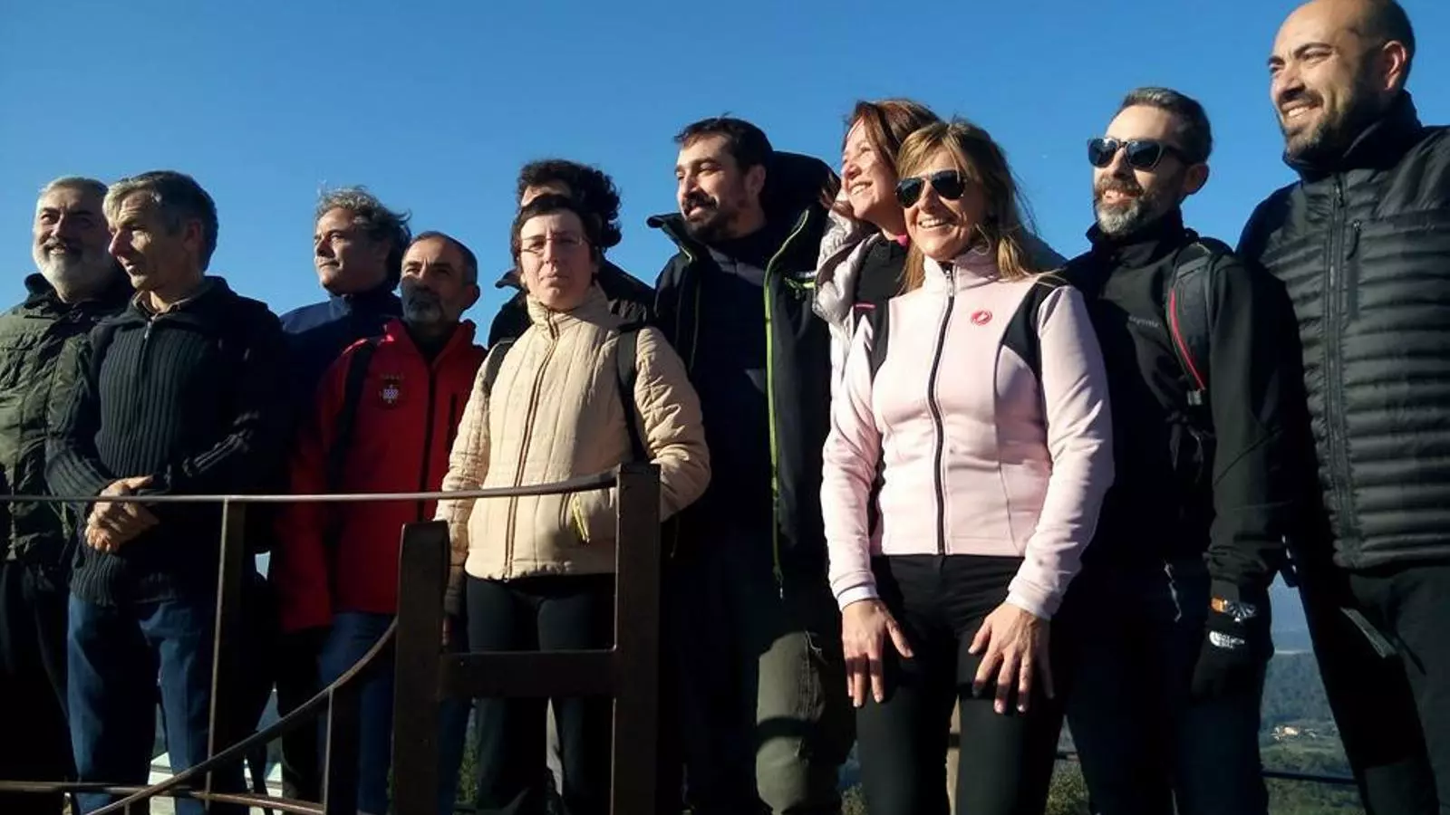 Madrenas, Cornellà i regidors de Girona i Celrà, al cim del castell / Ajuntament de Girona