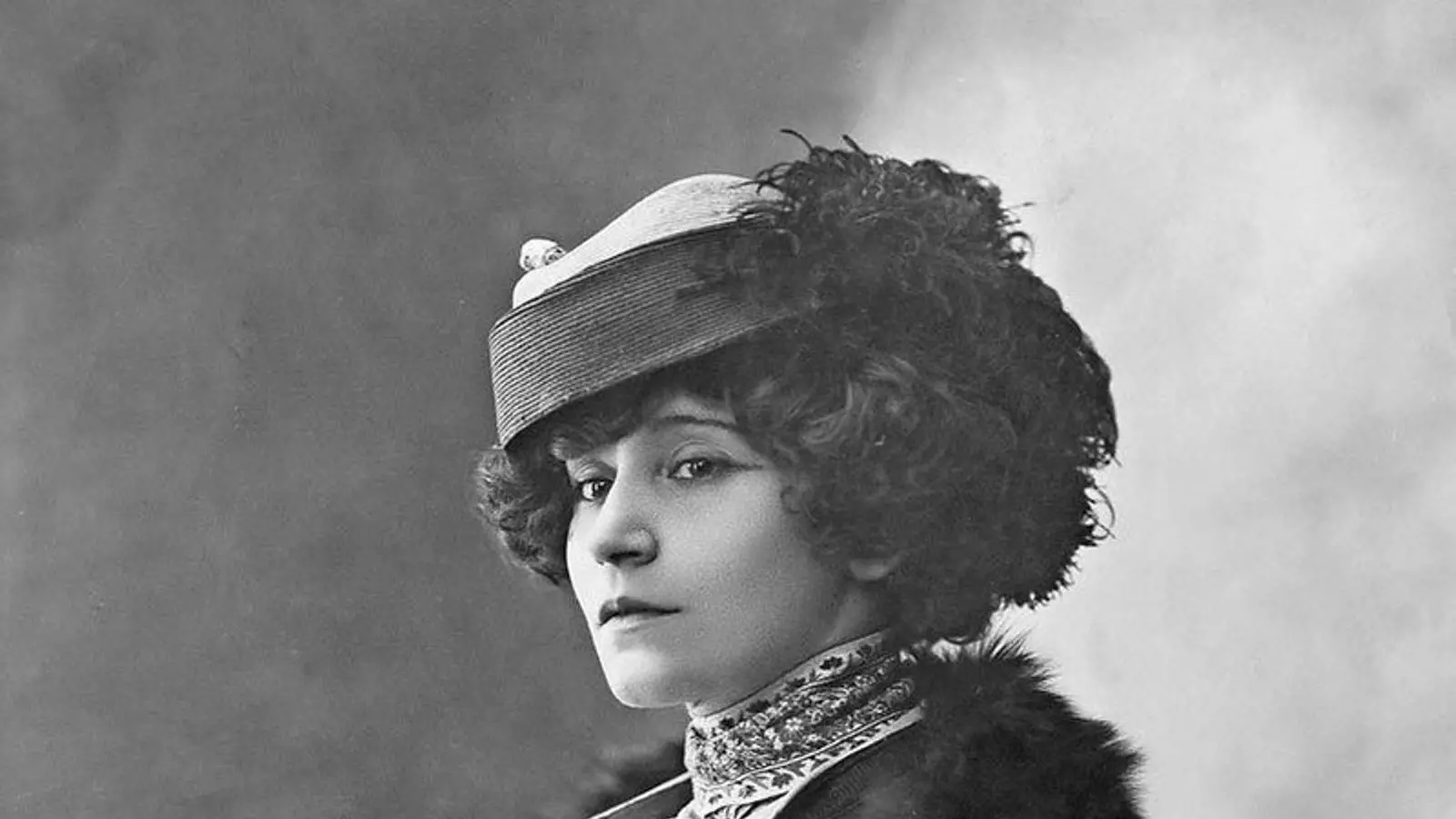 Colette (1873-1954) fotografiada per Henri Manuel