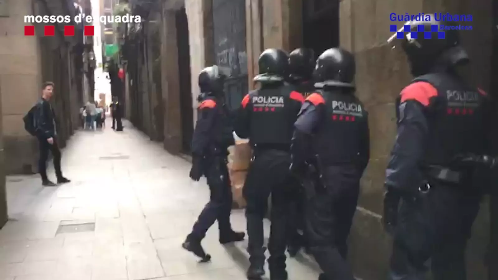Desarticulat un grup que captava turistes als carrers de Barcelona per vendre'ls drogues en un pis