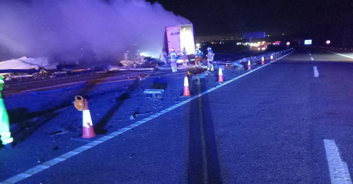 AP-7 Aldea Closed: 3-Truck Accident – Traffic Updates