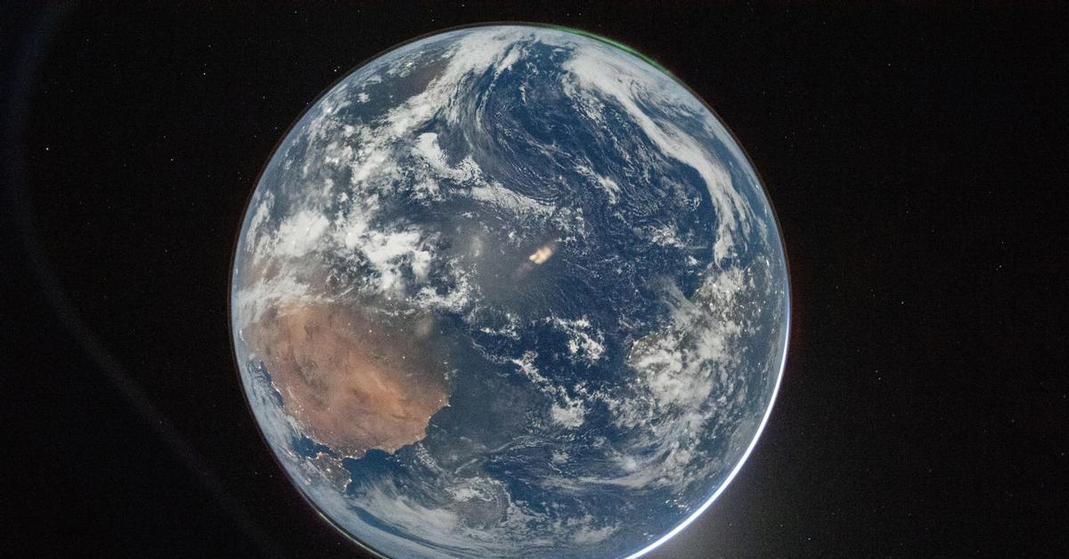 Primeres imatges de l'Artemis II fora de l'òrbita terrestre en el camí cap a la Lluna