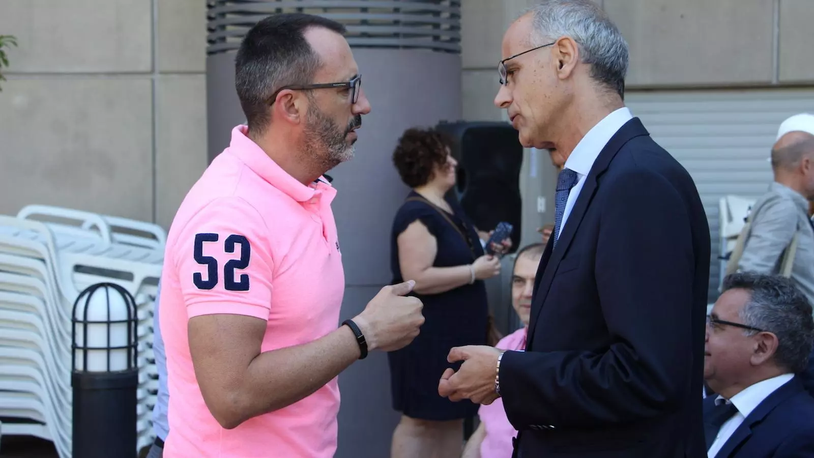 El gerent de l'Acoda, Víctor Filloy, conversa amb el cap de Govern, Toni Martí, en un acte recent. / M. T. (ANA)