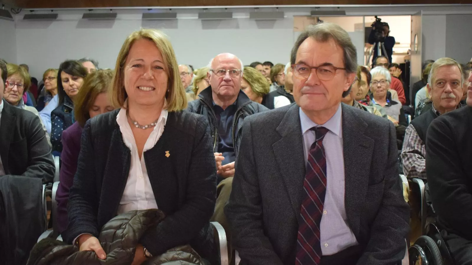 L'acaldessa de Matadepera, Mireia Solsona, al costat de l'expresident Artur Mas
