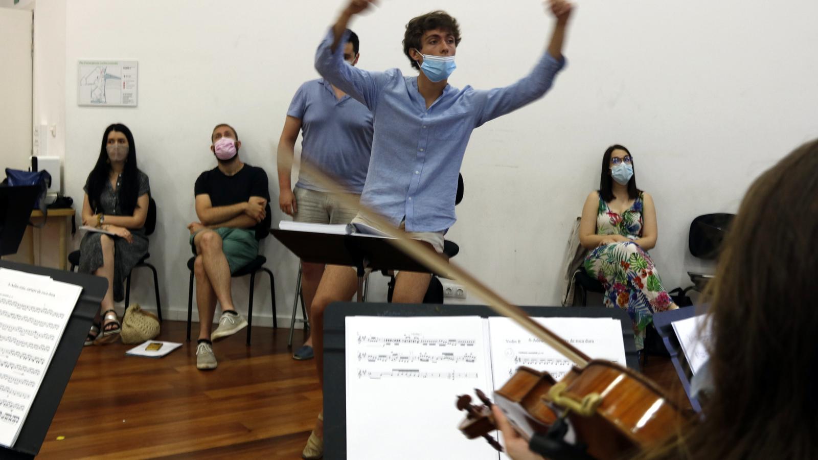 Jofre Bardolet en un assaig de l'òpera 'Ferides' a l'Atlàntida de Vic.