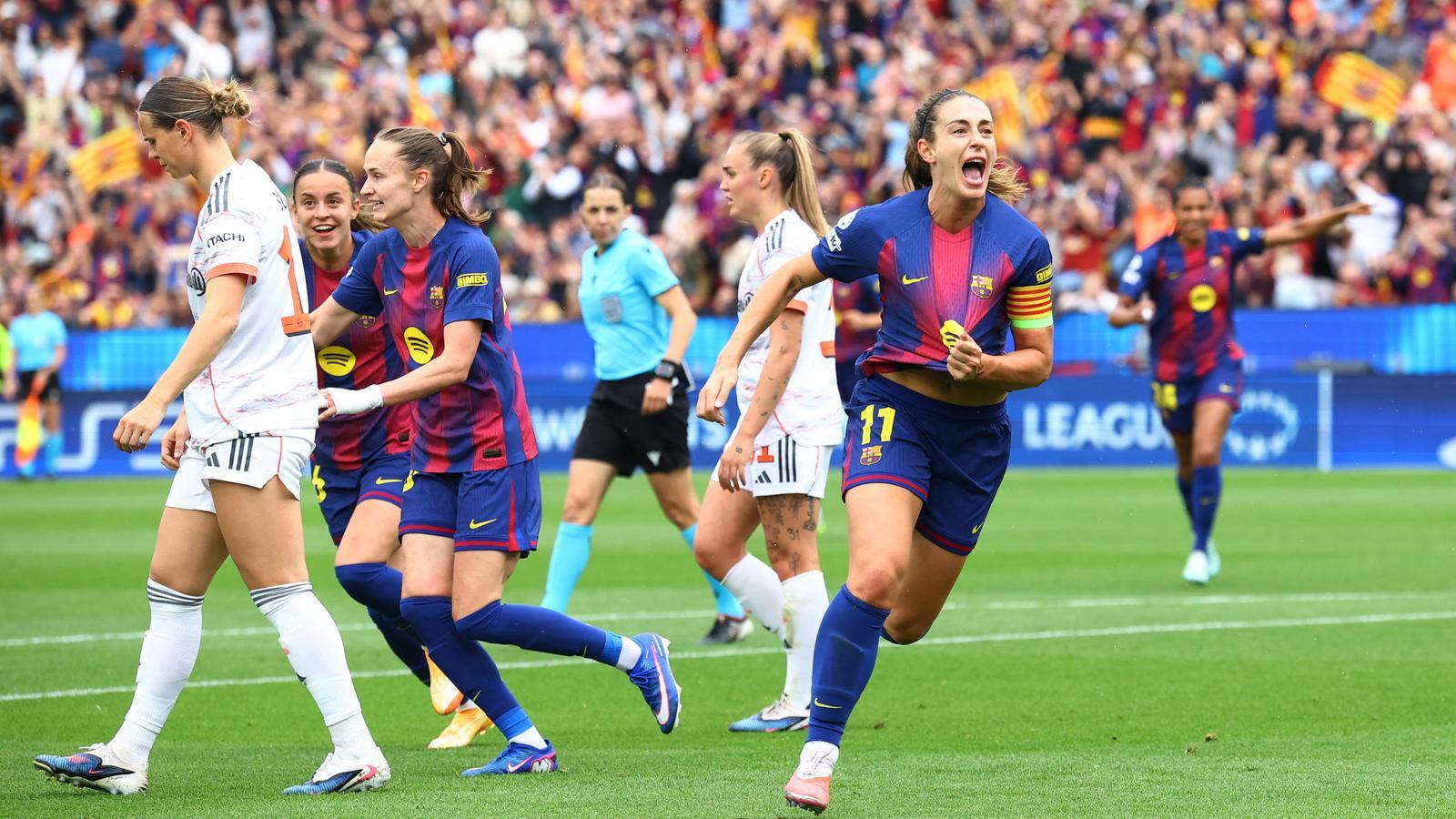 Fútbol - Liga de Campeones Femenina de la UEFA - Semifinal - Vuelta - FC Barcelona contra Bayern de Múnich - Spotify Camp Nou, Barcelona, España - 3 de mayo de 2026 Alexia Putellas del FC Barcelona celebra marcar su primer gol REUTERS/Albert Gea