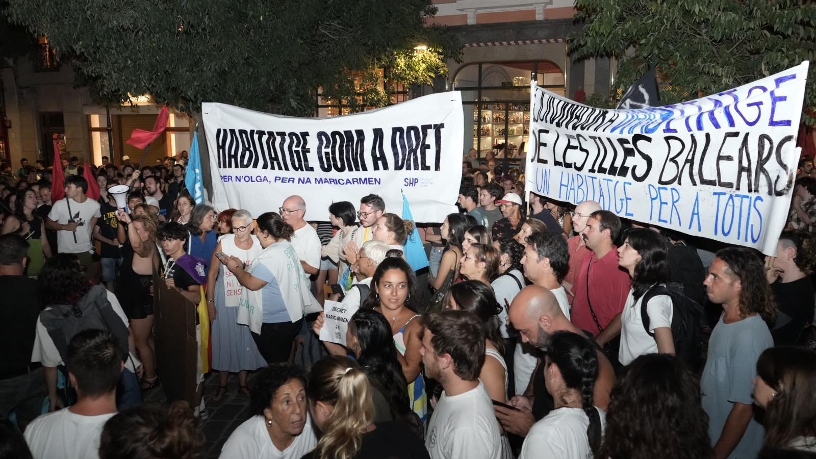 La plaça de Cort s'ha omplert de gom a gom