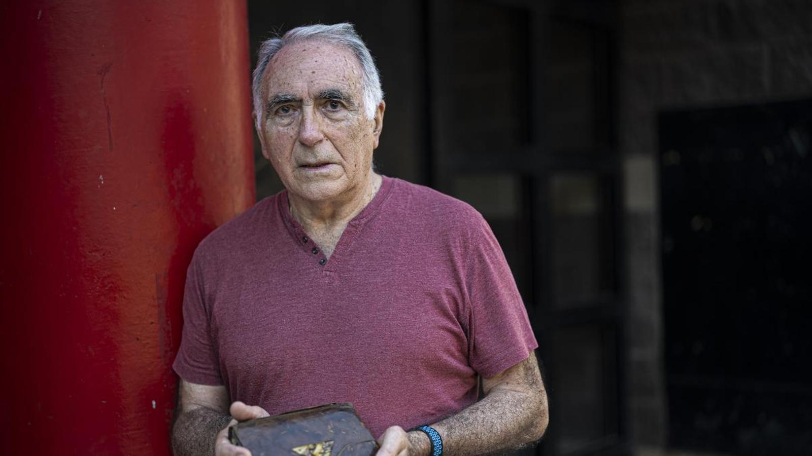 The Angel Gonzalez with the purse of his grandmother