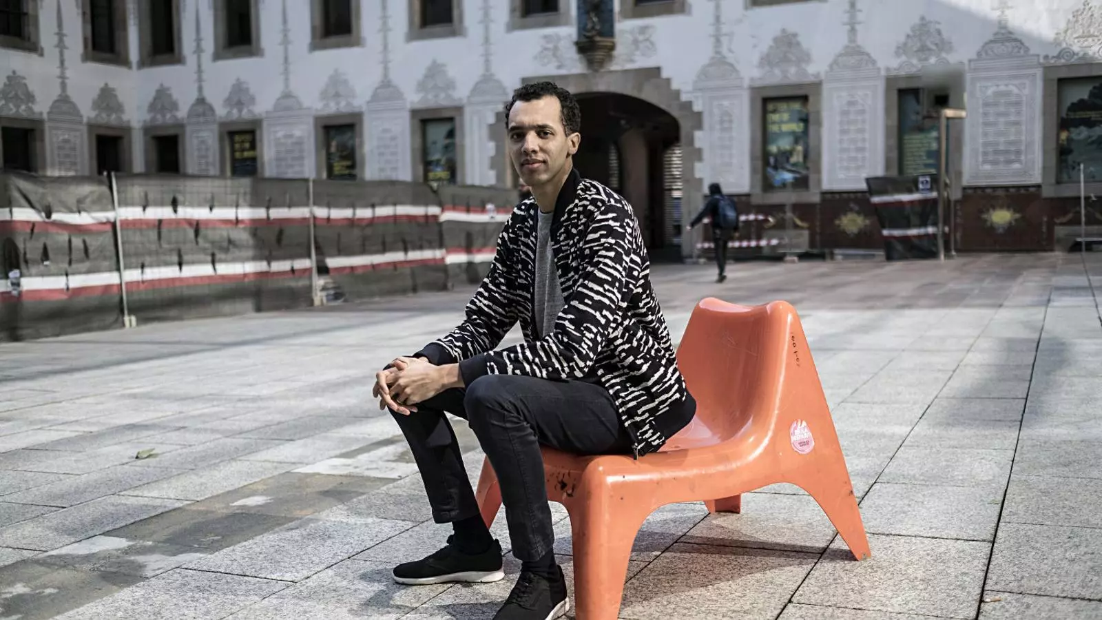 Gaël Faye al pati del Centre de Cultura Contemporània de Barcelona, on dijous va conversar amb un centenar de joves sobre el llibre Un país petit.