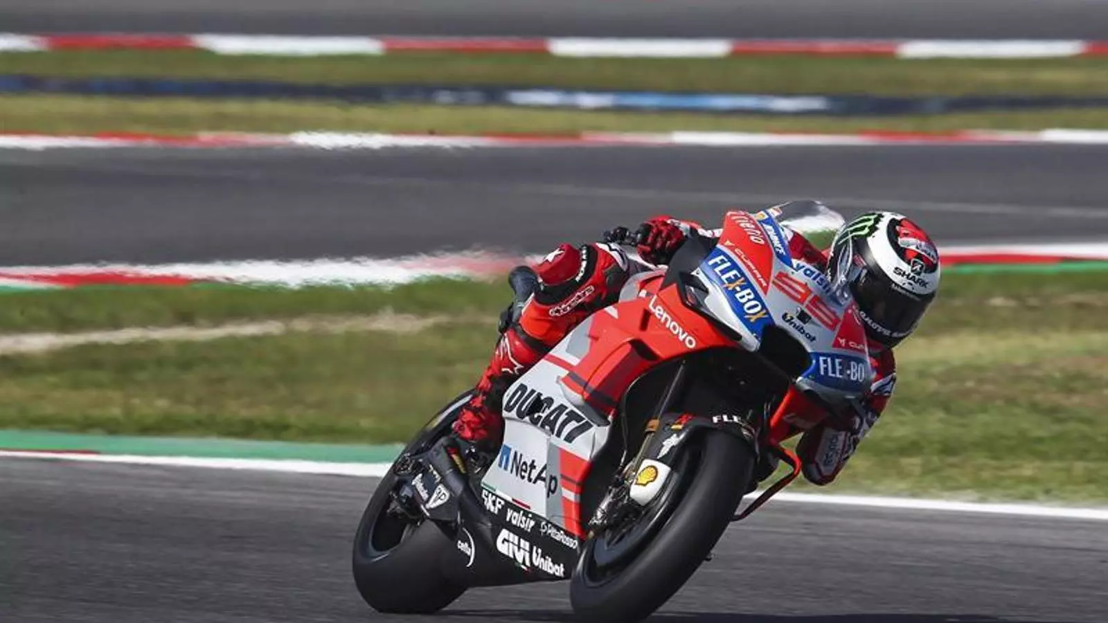 Jorge Lorenzo, durant els entrenaments al circuit de San Marino