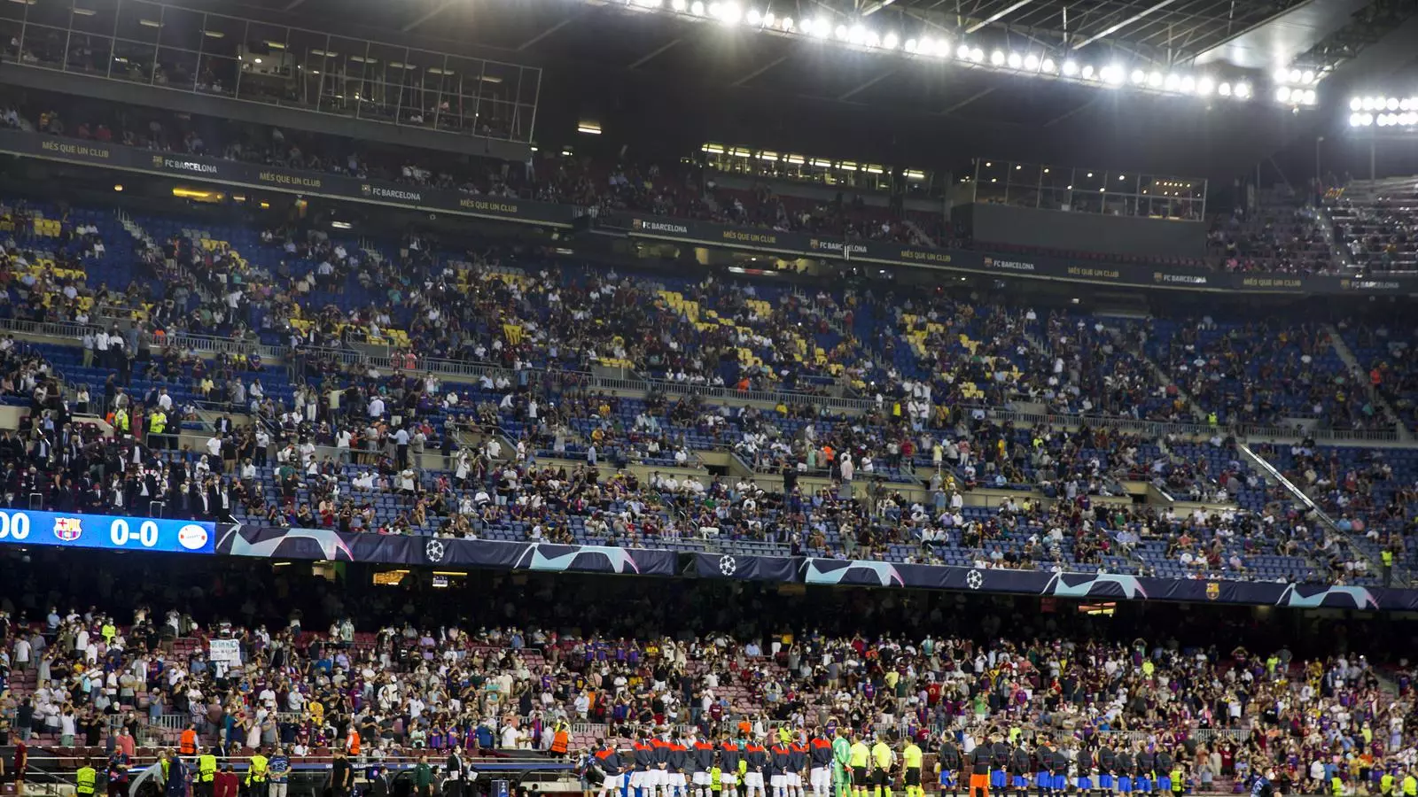 El Camp Nou, durant el partit contra el Bayern