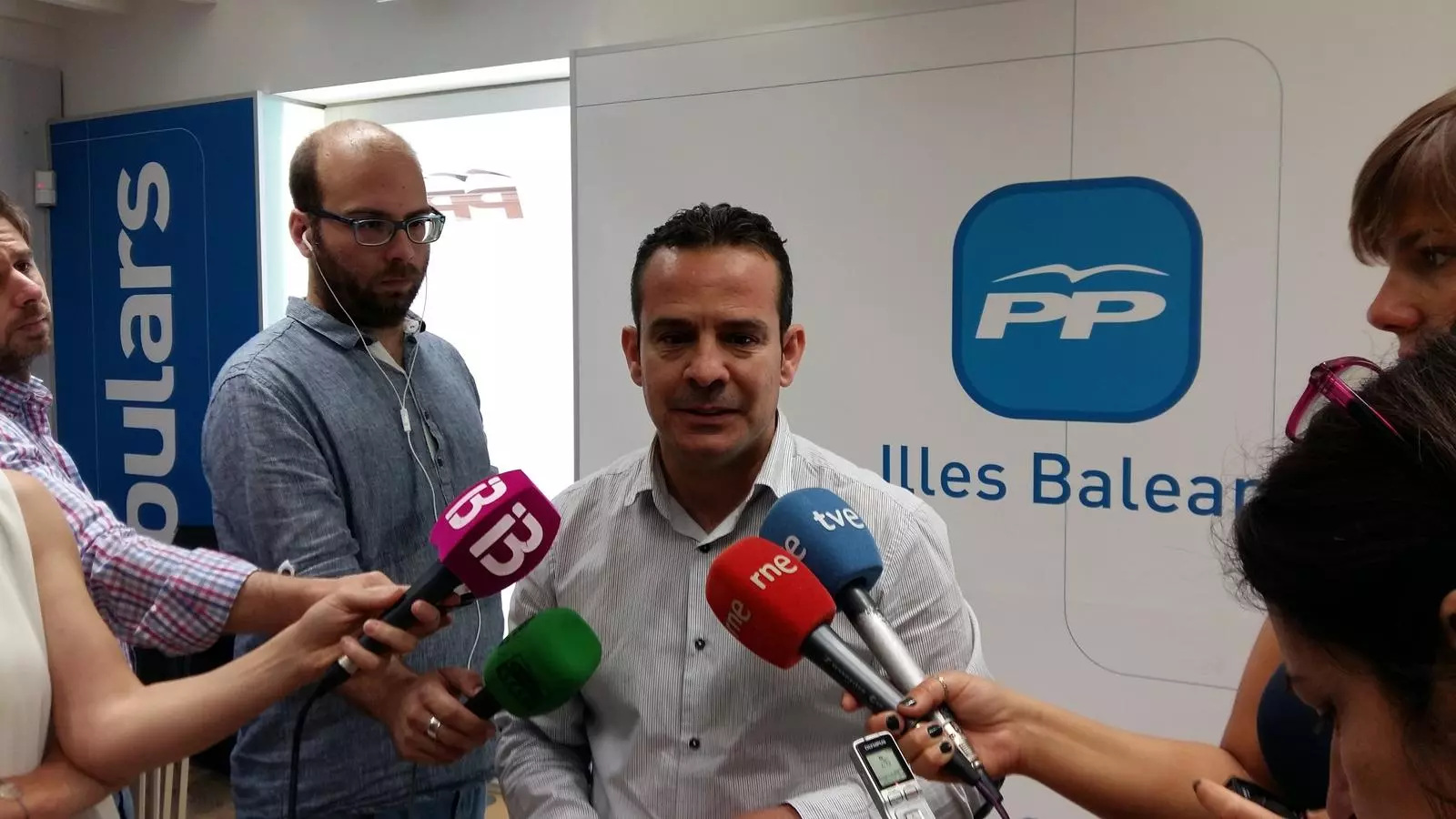 El secretari general del PP, Toni Fuster, aquest divendres, a la seu del partit.