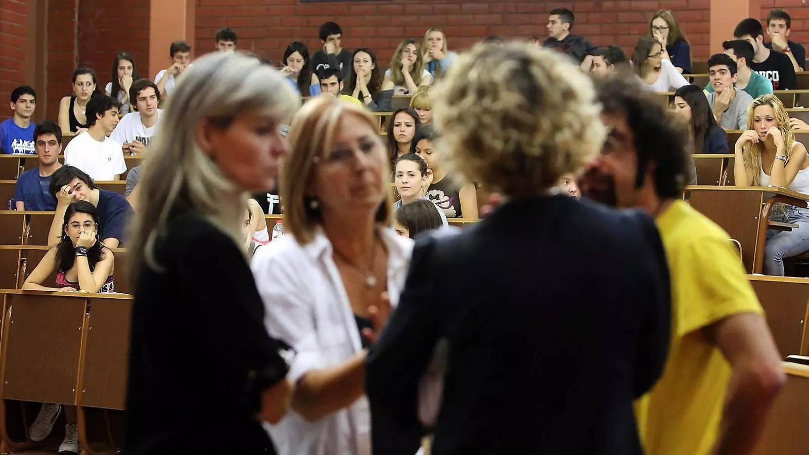 La universitat No és lloc per a professors joves
