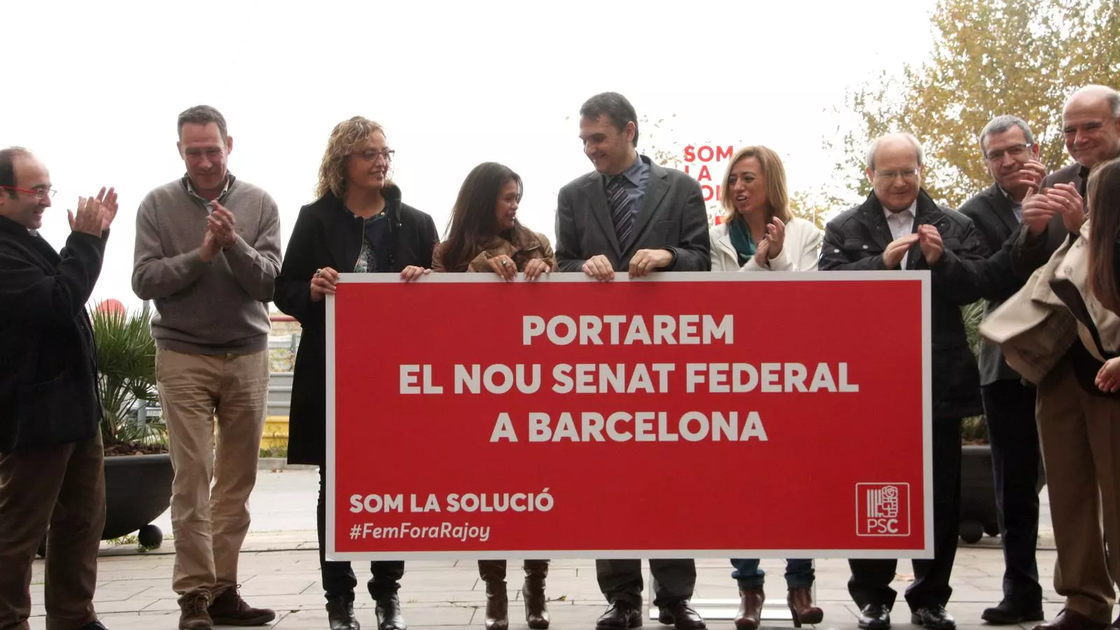 La candidata del PSC al 20-D, Carme Chacón, amb Miquel Iceta, Carles Martí, José Montilla, i la resta de candidats al Senat / ACN