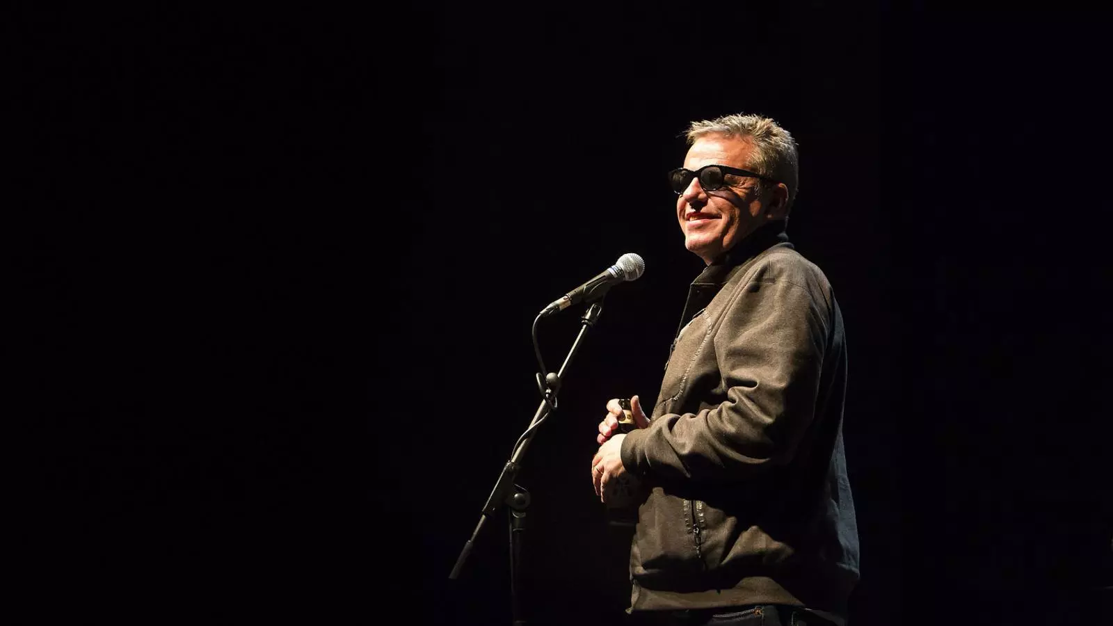 El cantant de Madness taca una brillant estrena del festival In-edit