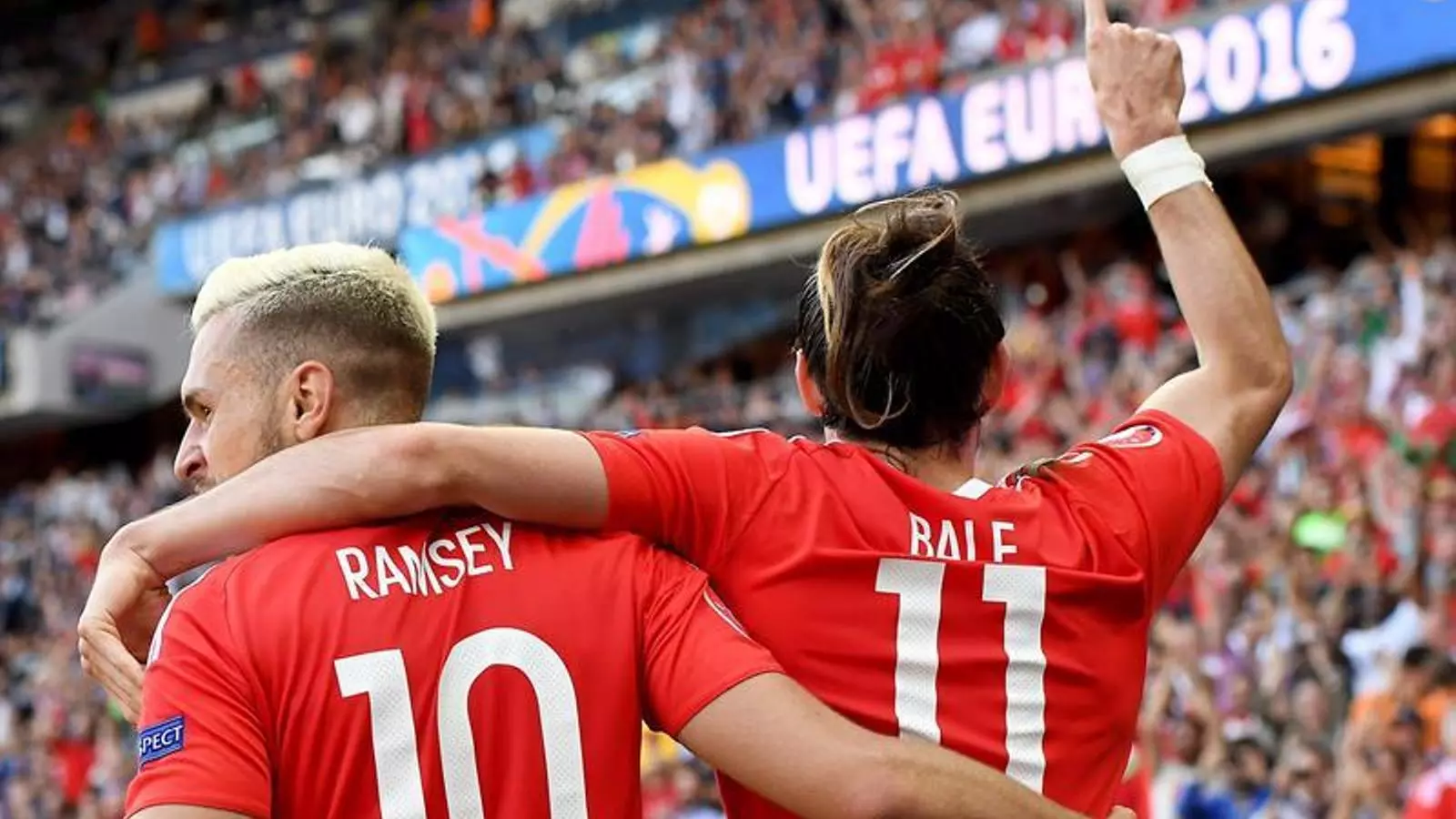 Ramsey i Bale, celebrant el gol dels gal·lesos
