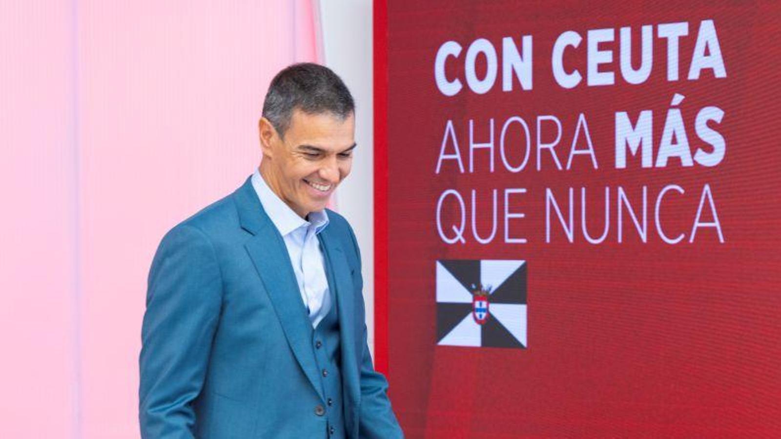 El presidente del gobierno español, Pedro Sánchez, llegando a la reunión de la comisión ejecutiva federal del PSOE, el lunes, en Madrid.