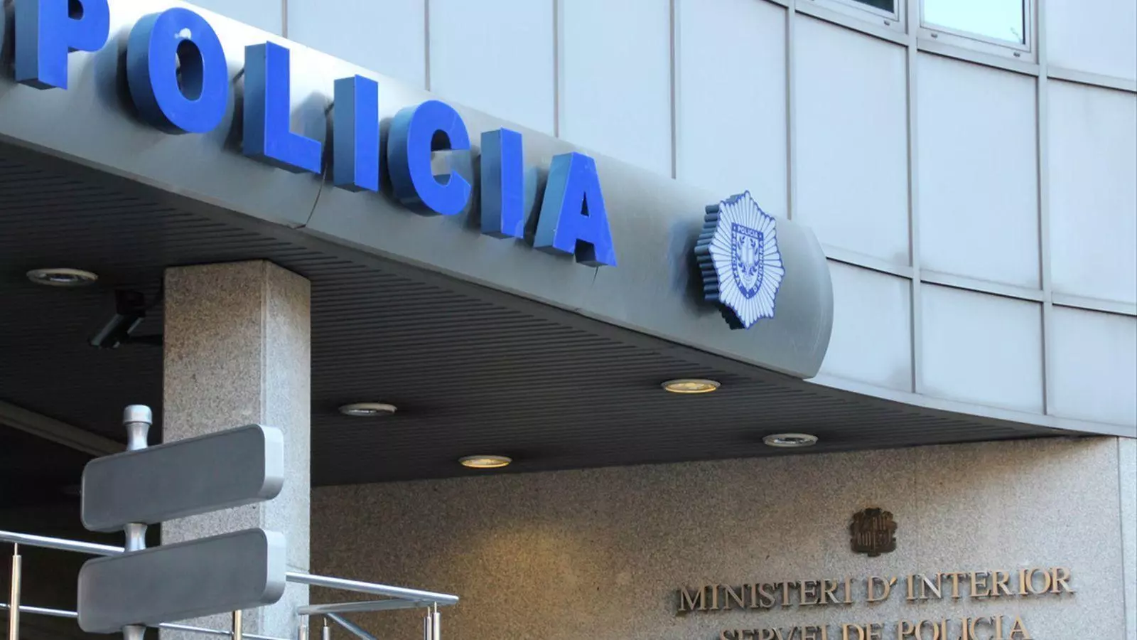 L'edifici central de la policia.