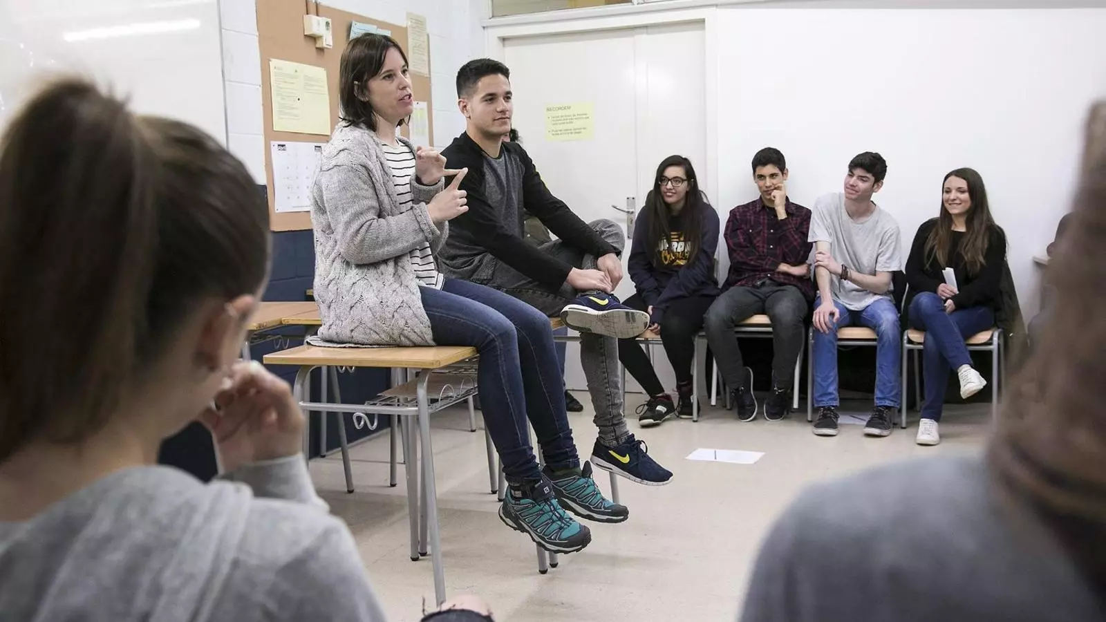 Alumnes de batxillerat de l’Institut Torre de Malla de Parets del Vallès durant la sessió.