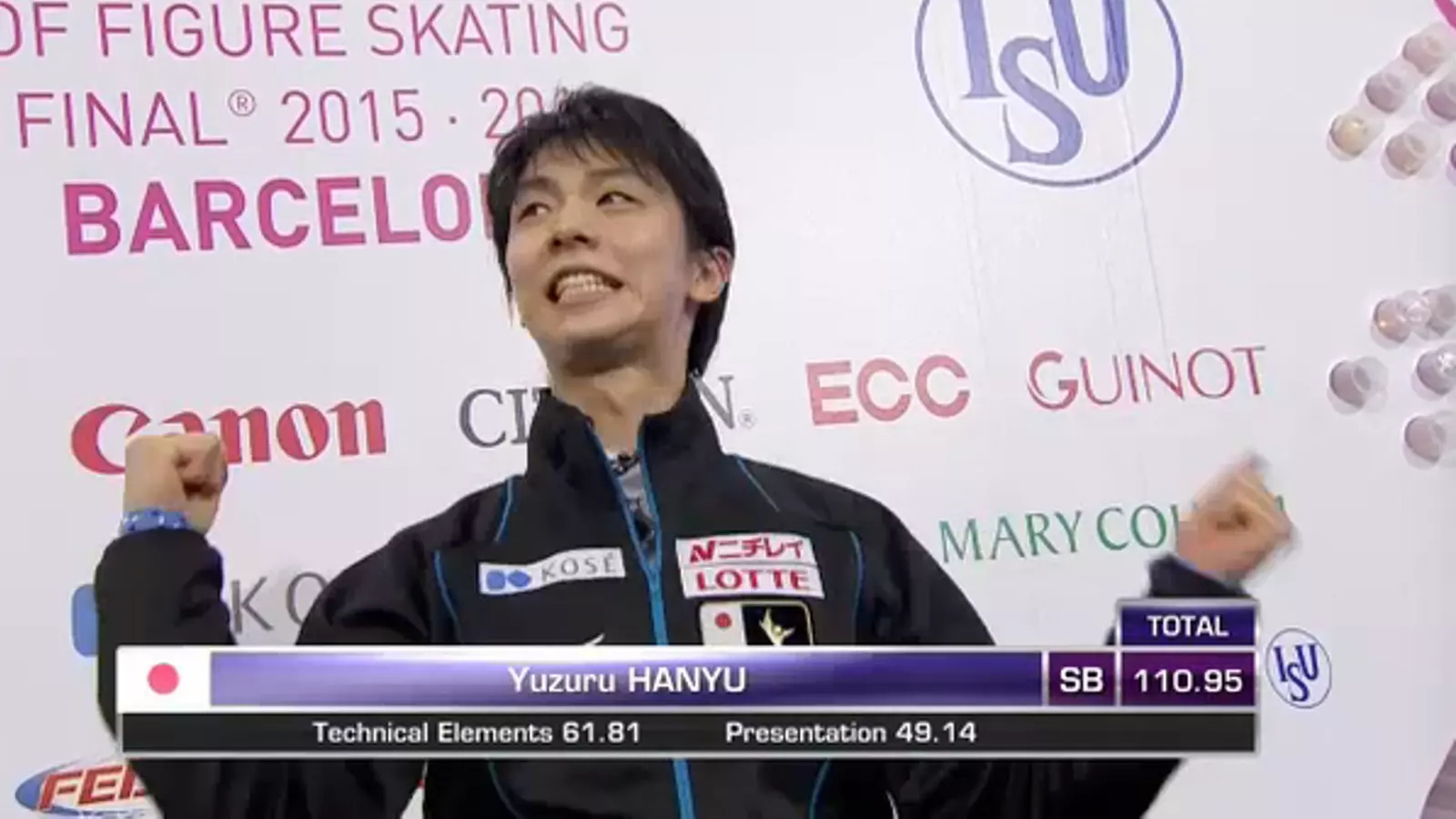 Yuzuru Hanyu celebra el rècord de puntuació que ha aconseguit en el programa lliure / ARA