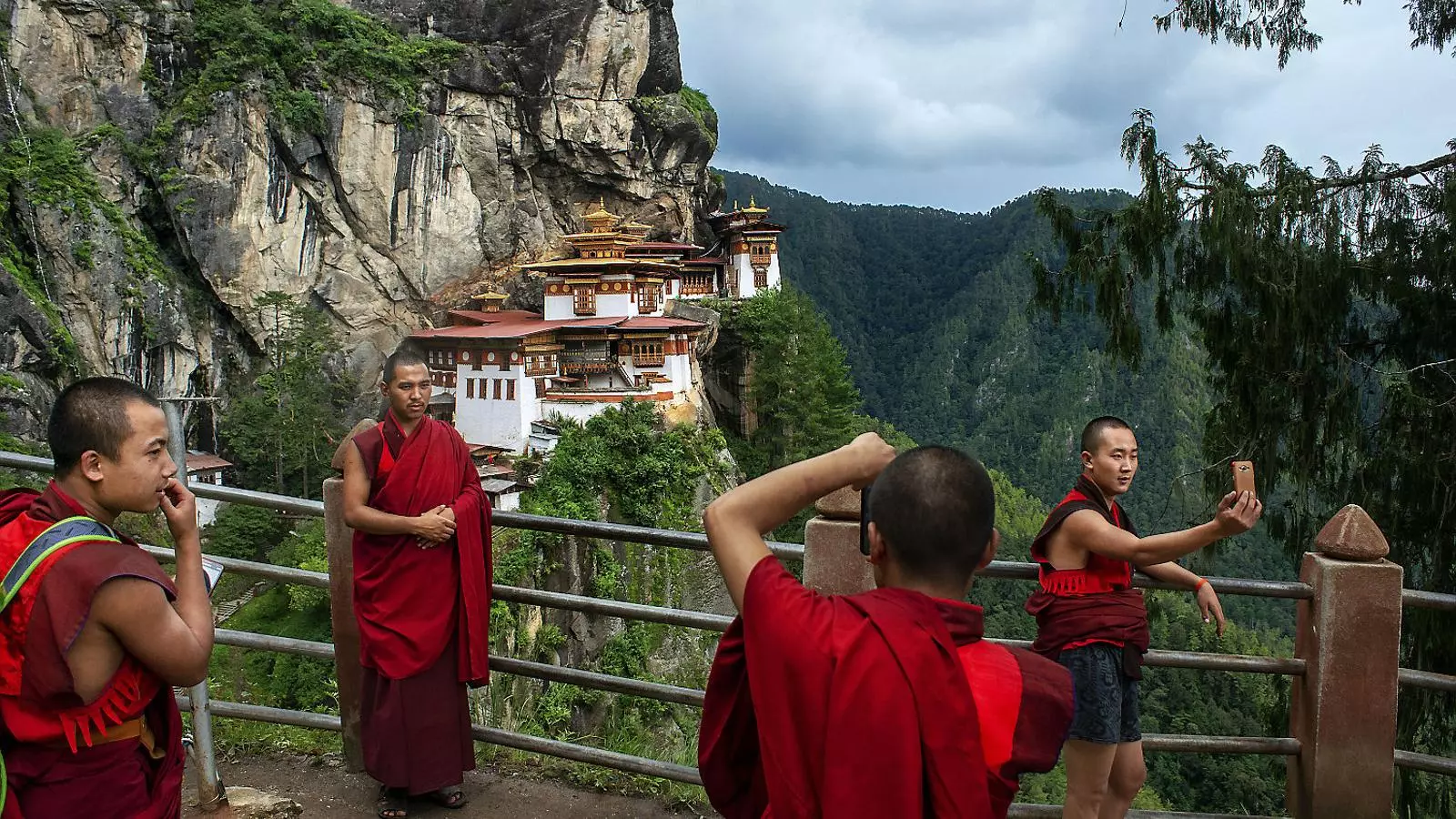 BHUTAN UN MÓN FELIÇ