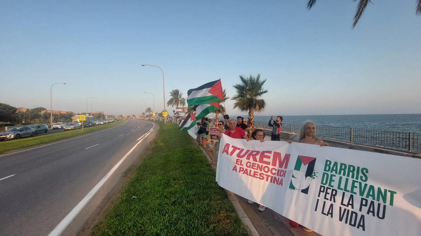 Cadena humana en el paseo Marítimo
