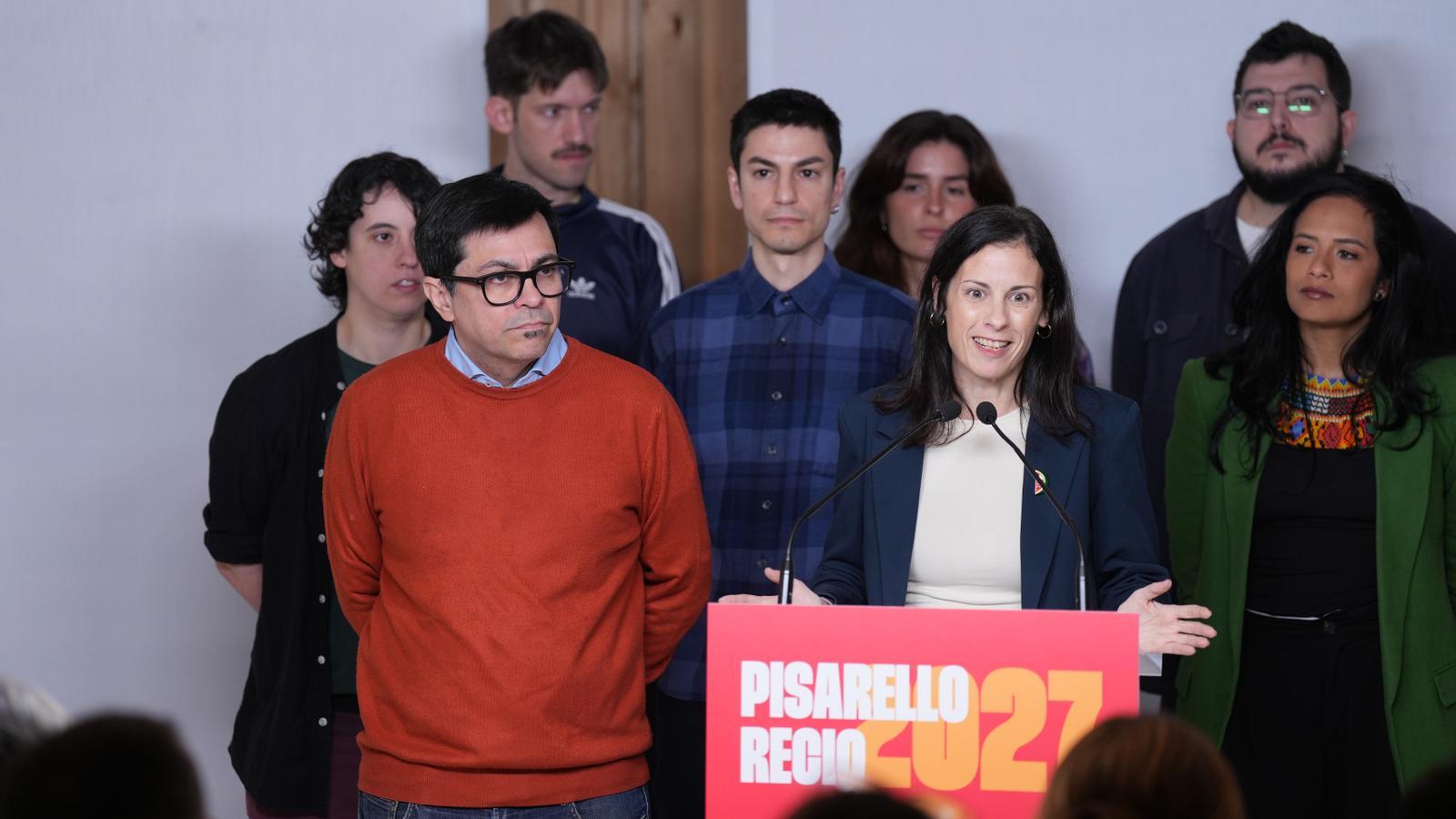 Gerardo Pisarello y Carol Recio, con miembros de la ejecutiva de BComú.