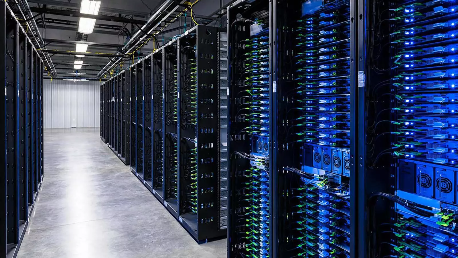 Els centres de dades de FB funcionaven correctament però es van desconnectar completament d'internet