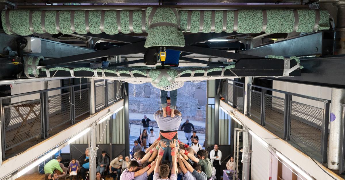 Els assajos castellers han canviat profundament durant l'última dècada. Les xarxes de seguretat s'han convertit en una eina imprescindible per a les colles que v...