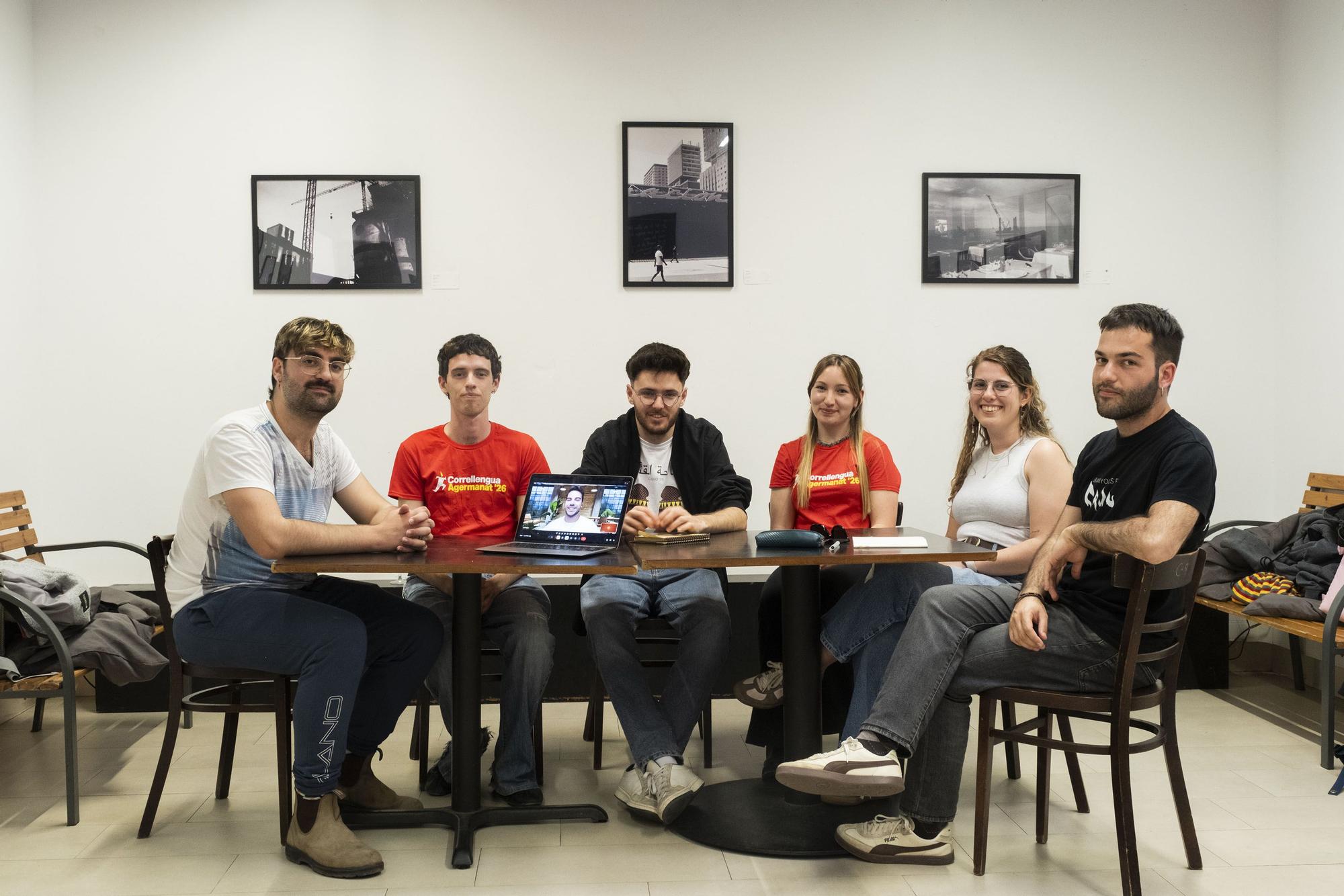 Alguns dels organitzadors del Correllengua Agermanat a l'Espai Mallorca.