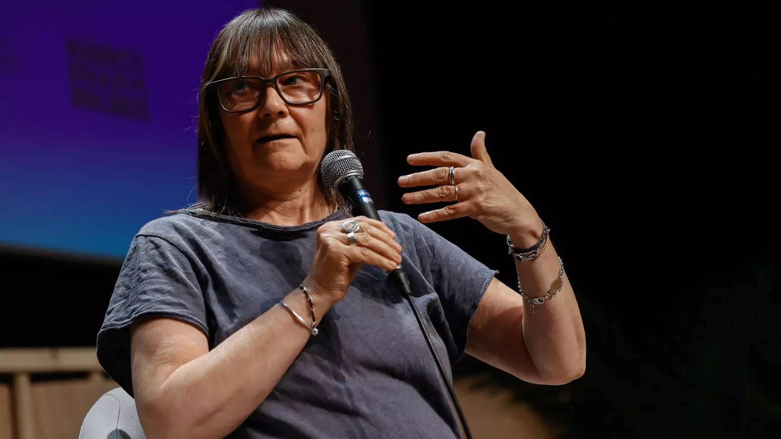 L’escriptora Ali Smith durant la xerrada al CCCB.