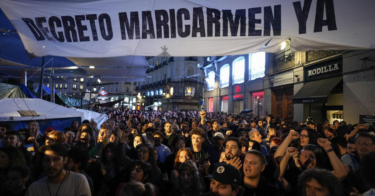 Protests Erupt Across Spain After Parliament Rejects Housing Decrees