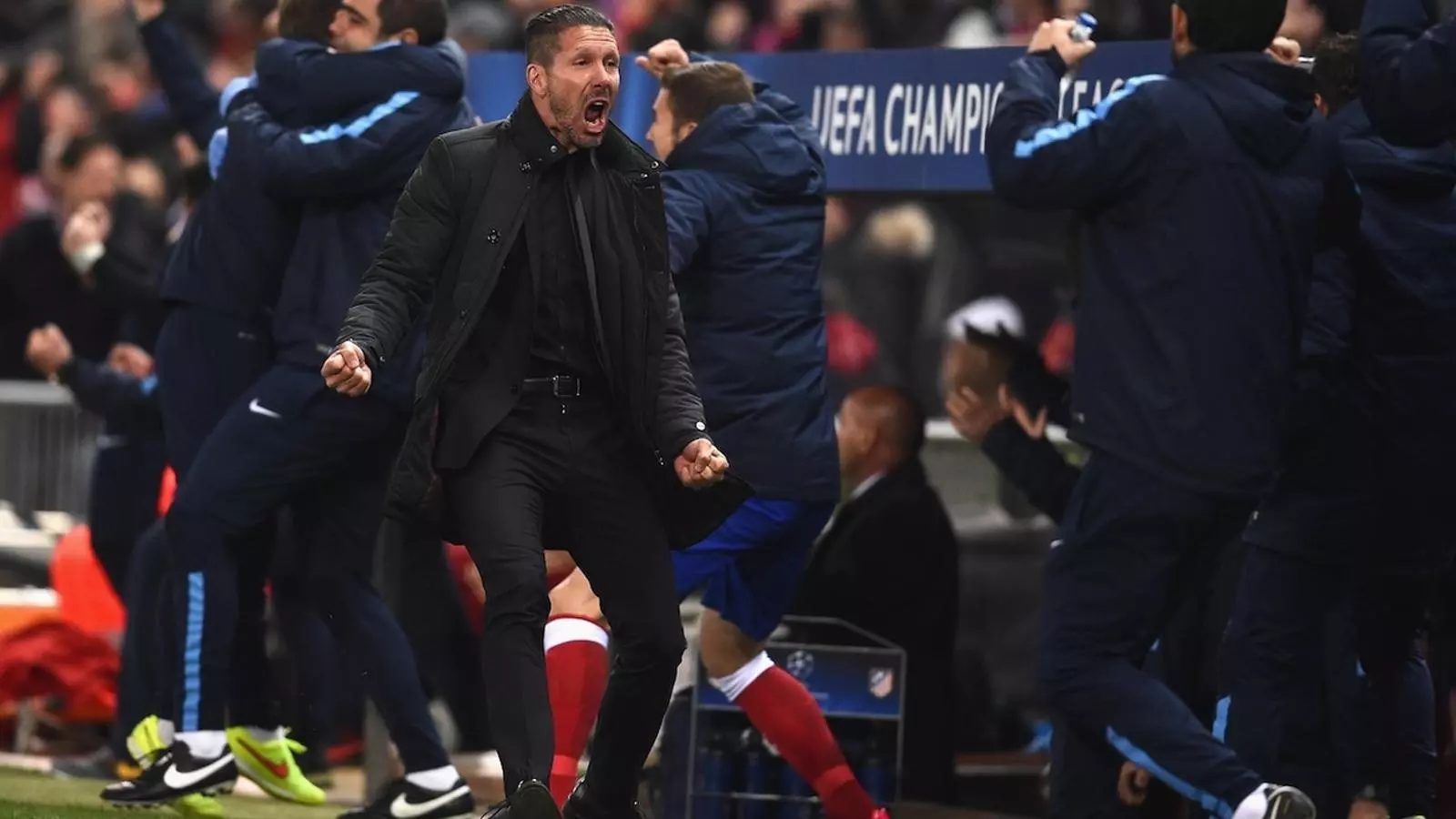 Diego Simeone celebra el gol de Mario Suárez / DENNIS GROMBKOWSKI / GETTY