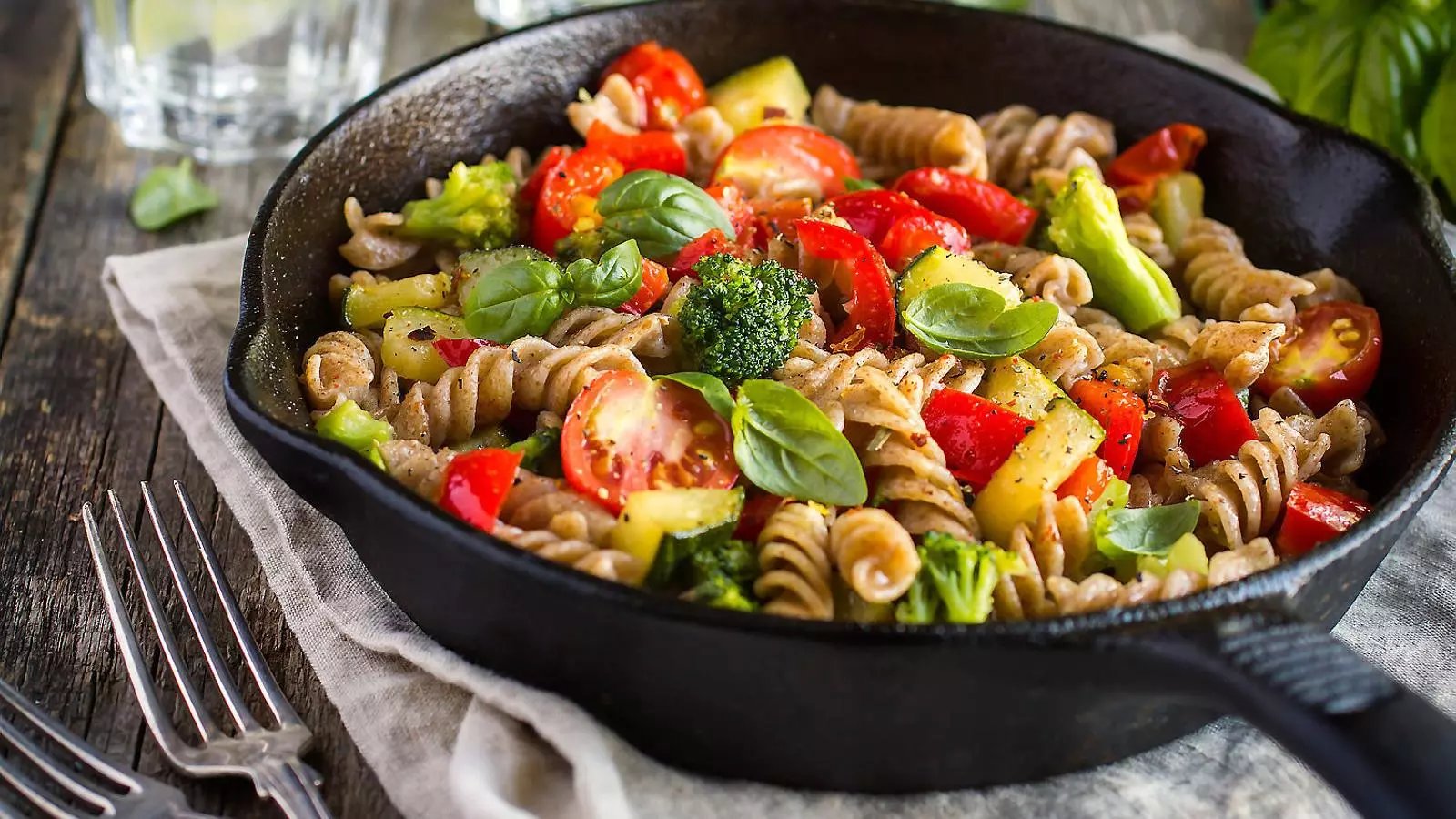1. One-pot pasta amb verdures. 2. Tagliatelle amb ou poché, del xef Nuncio Cona.3. La italiana Antonella Speranza.