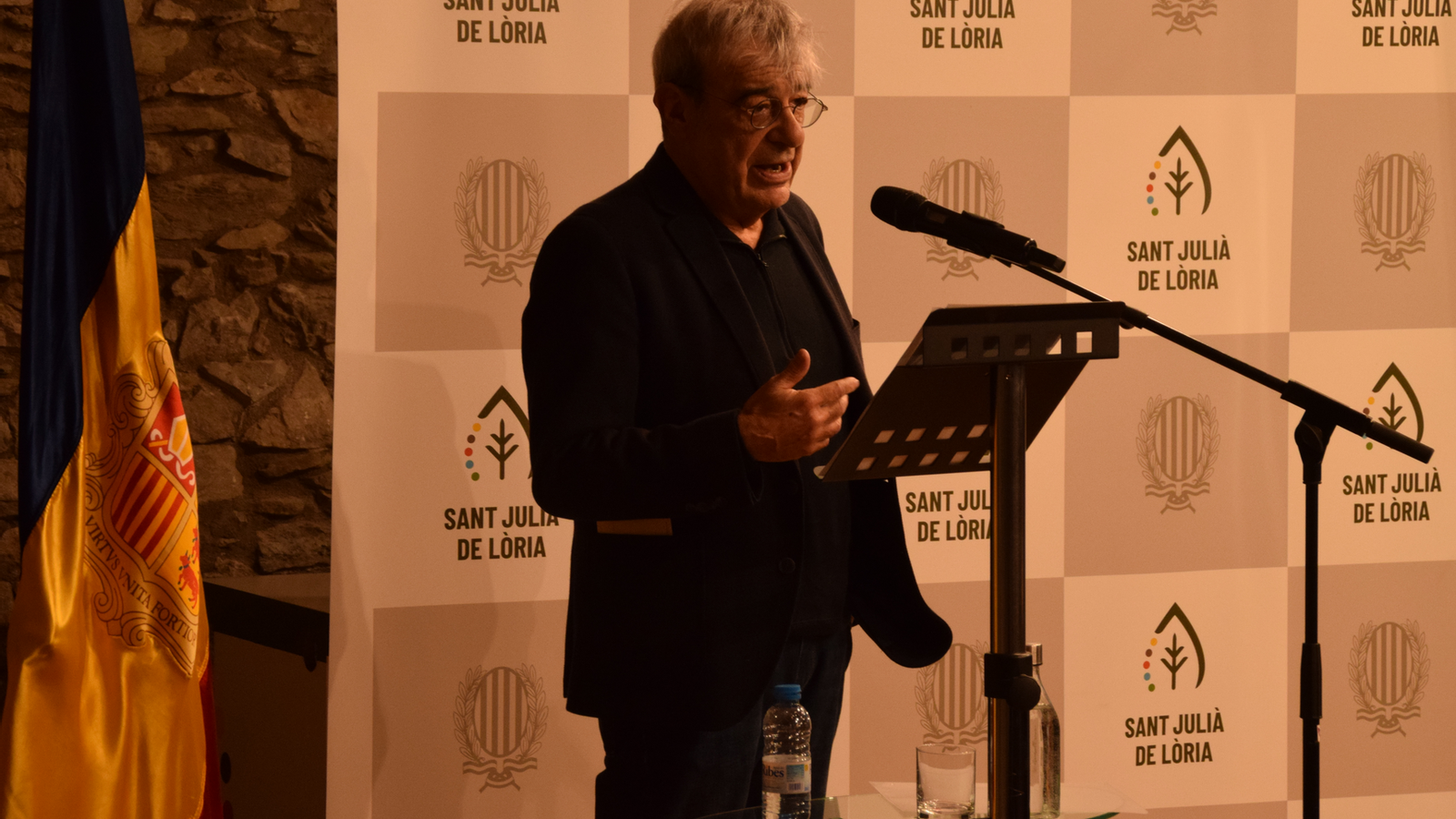 El ministre de Relacions Institucionals, Educació i Universitats, Ladislau Baró, durant l'acte de reconeixements als investigadors que han rebut ajuts de recerca.