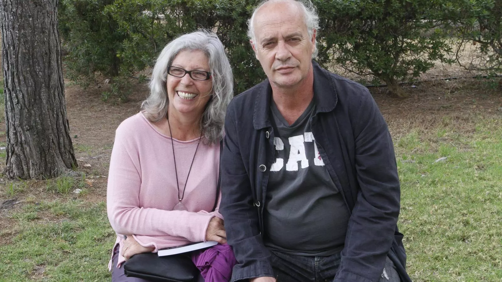 Joan Isaac arribà ahir de Barcelona a Mallorca, on l'esperava la seva amiga Margalida Bover, "amant eterna de Salvador Puig Antich", com resa la seva cançó.