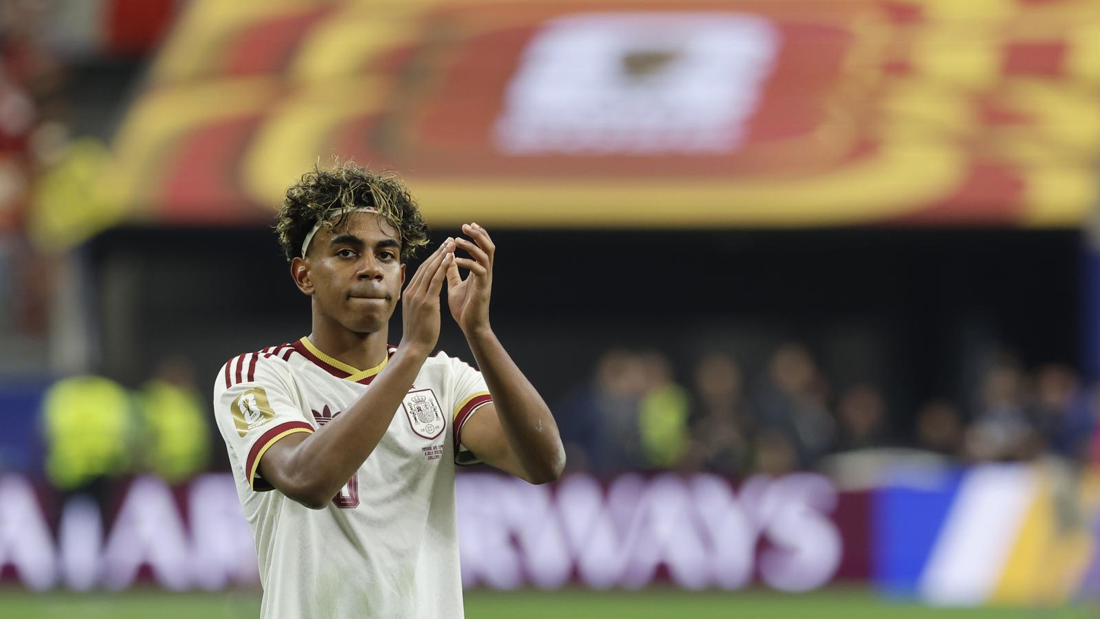 Lamine Yamal, applauding the Spanish fans after eliminating Portugal in the World Cup