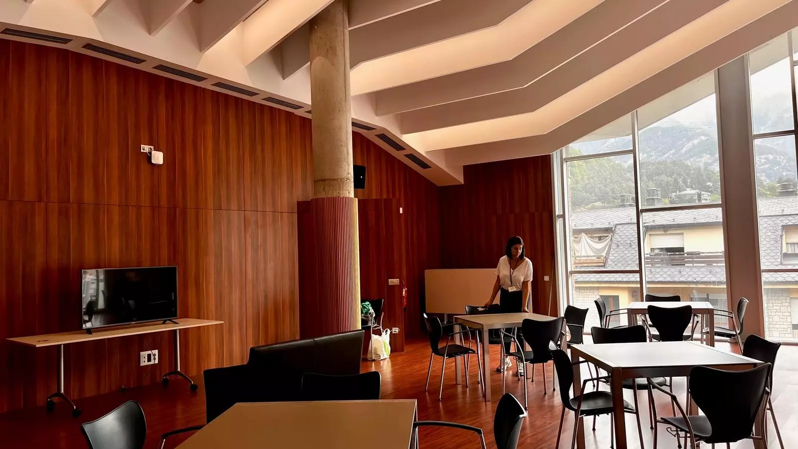 L'adequació de la sala dels Arcs de la Massana.